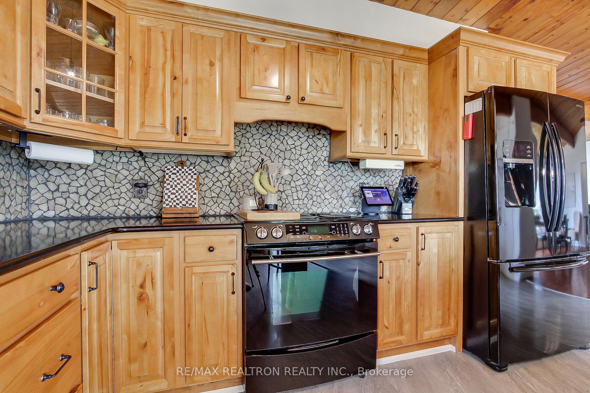 Photo 21 of 126 O'Reilly Lane, Kawartha Lakes, Ops — HOMEH