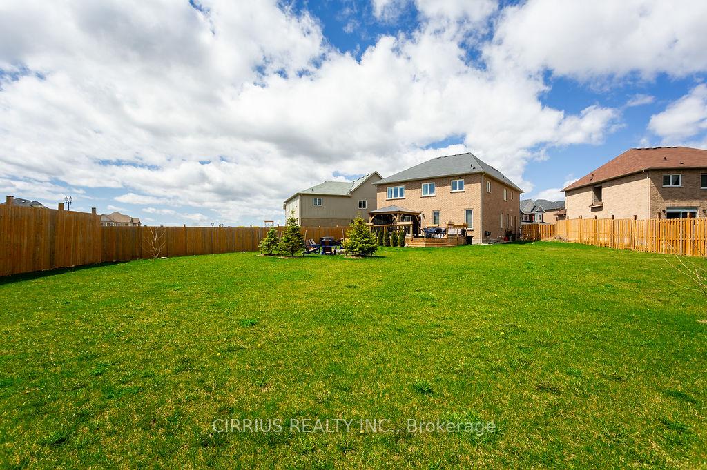 Photo 3 of 7776 Tupelo Crescent, Niagara Falls, Brown — HOMEH