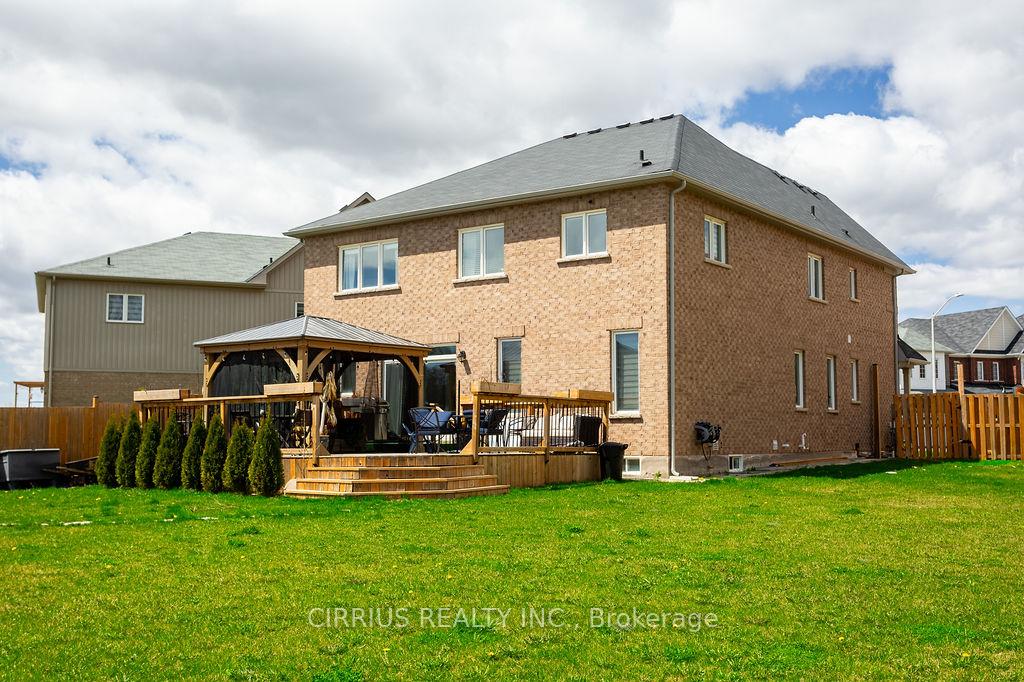 Photo 4 of 7776 Tupelo Crescent, Niagara Falls, Brown — HOMEH