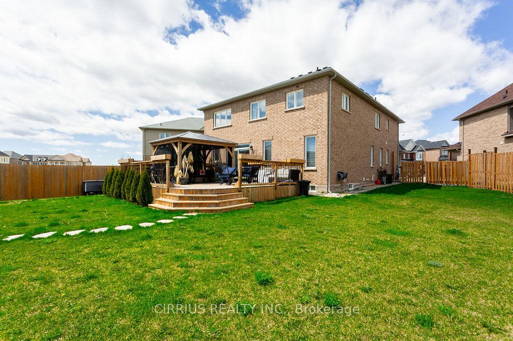 Photo 5 of 7776 Tupelo Crescent, Niagara Falls, Brown — HOMEH