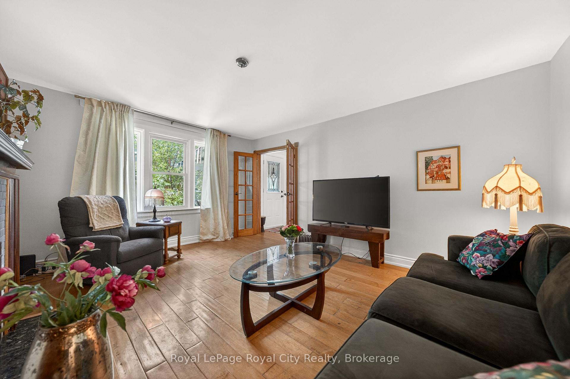 Photo 6 of 157 Grange Street, Guelph, St. George's — HOMEH