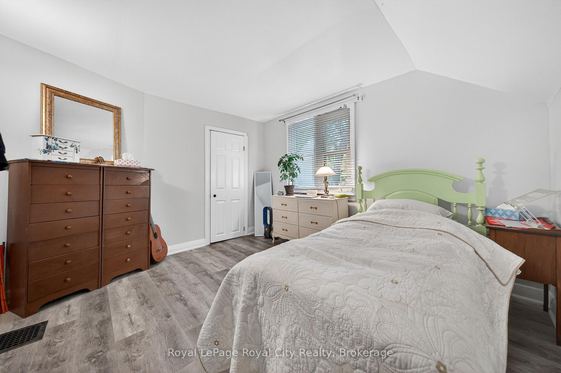 Photo 27 of 157 Grange Street, Guelph, St. George's — HOMEH