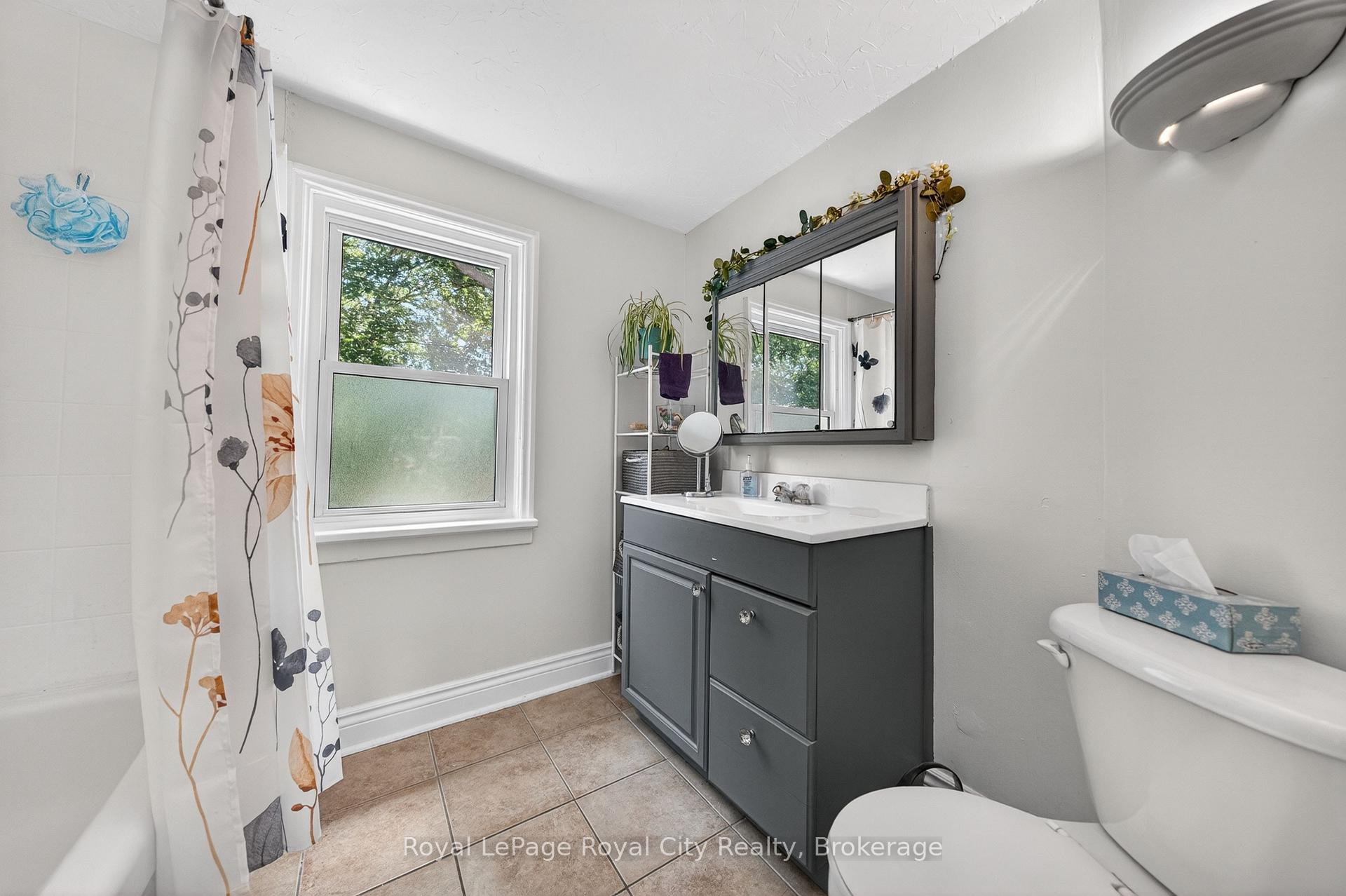 Photo 28 of 157 Grange Street, Guelph, St. George's — HOMEH