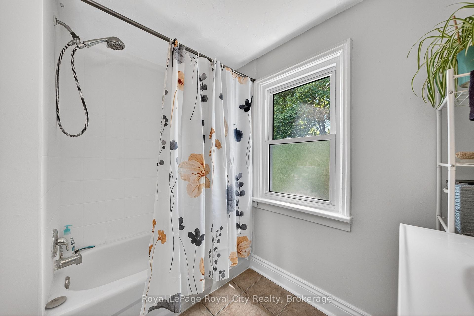 Photo 29 of 157 Grange Street, Guelph, St. George's — HOMEH