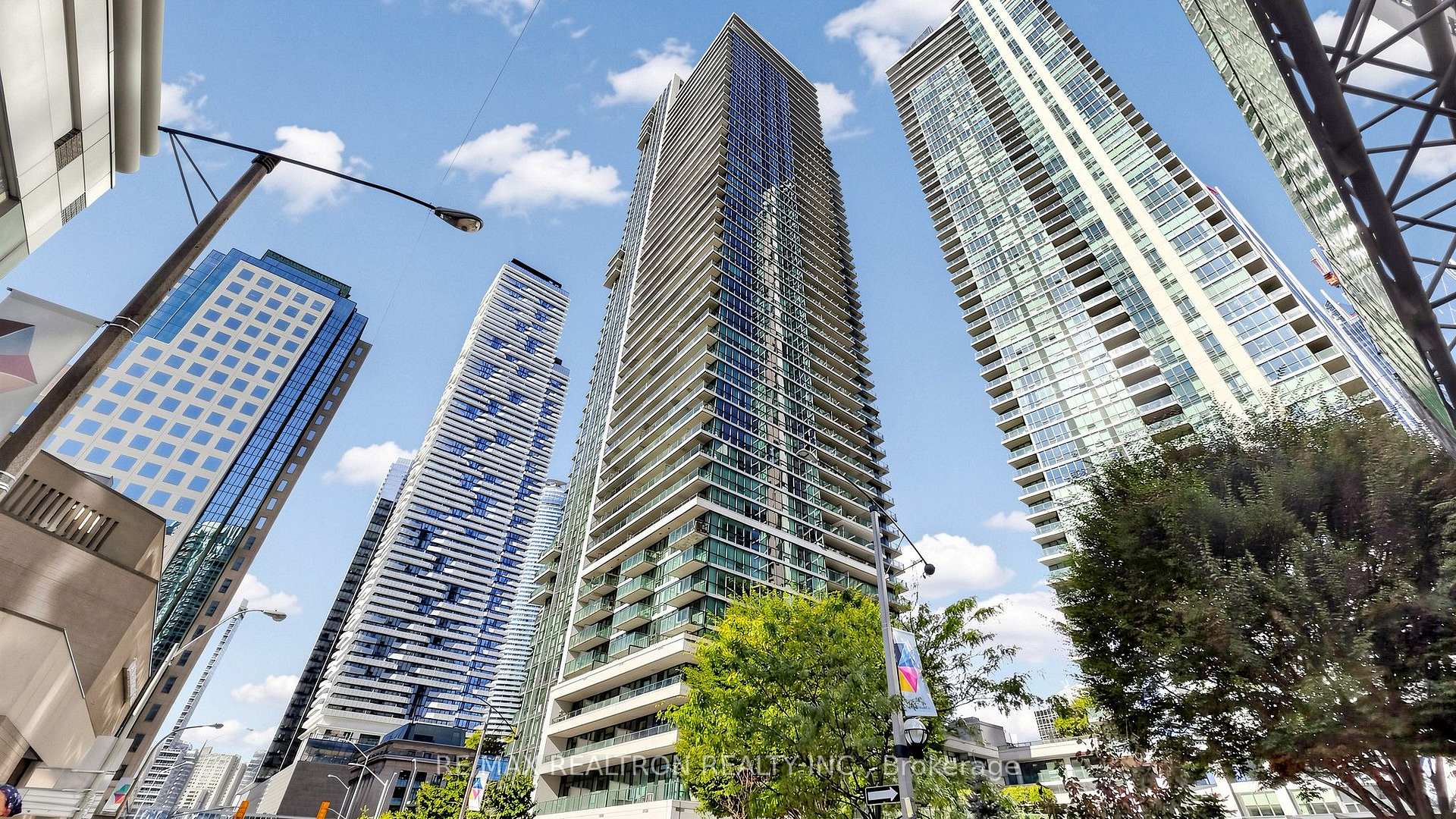 Photo of Unit 2211, 33 Bay Street