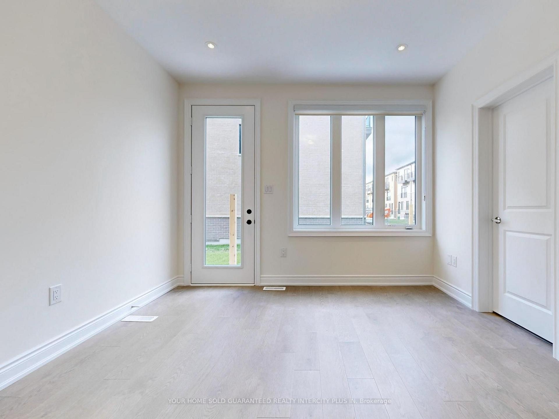 Photo 3 of 124 Tennant Circle, Vaughan, Vellore Village — HOMEH
