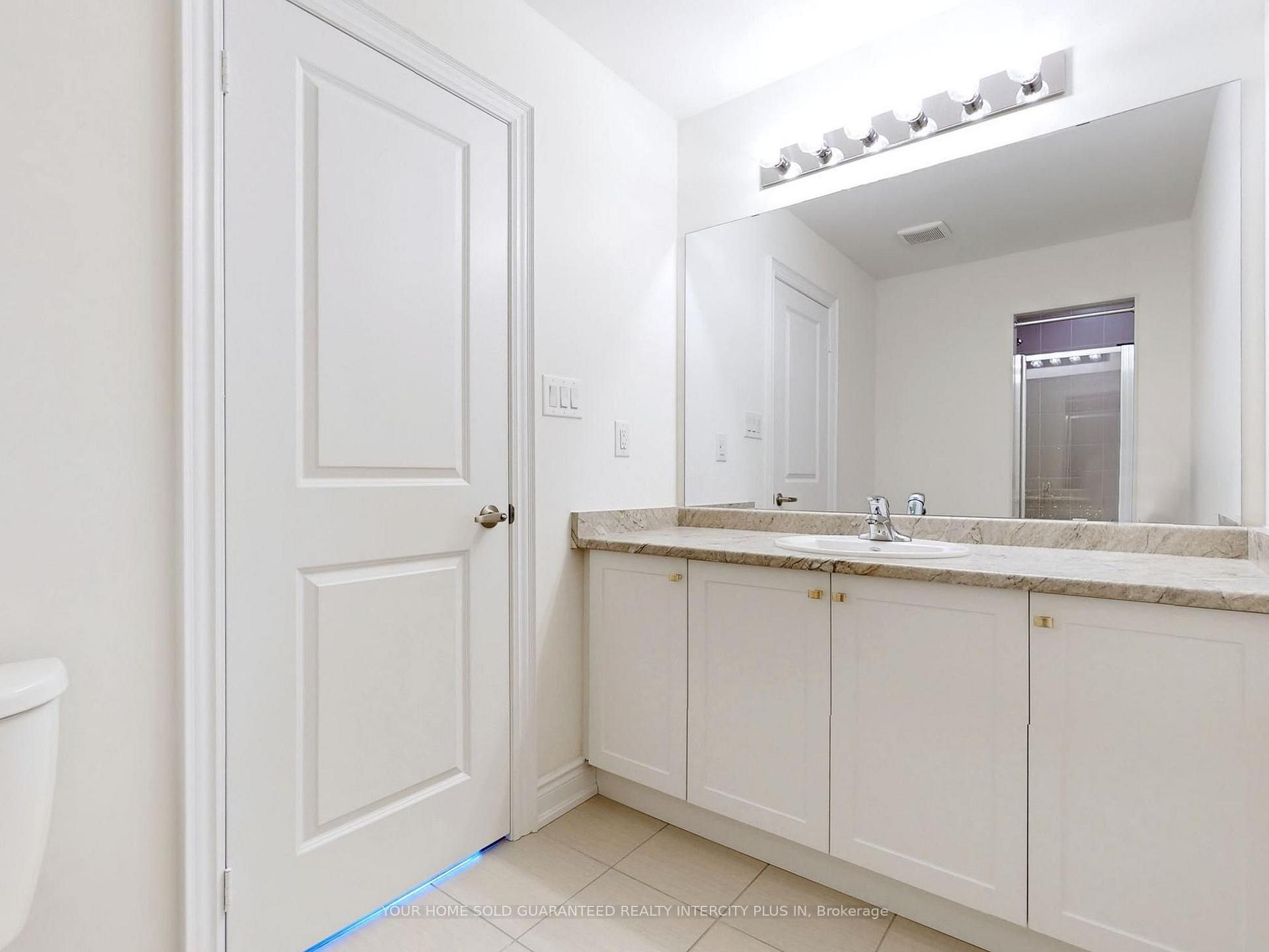 Photo 5 of 124 Tennant Circle, Vaughan, Vellore Village — HOMEH