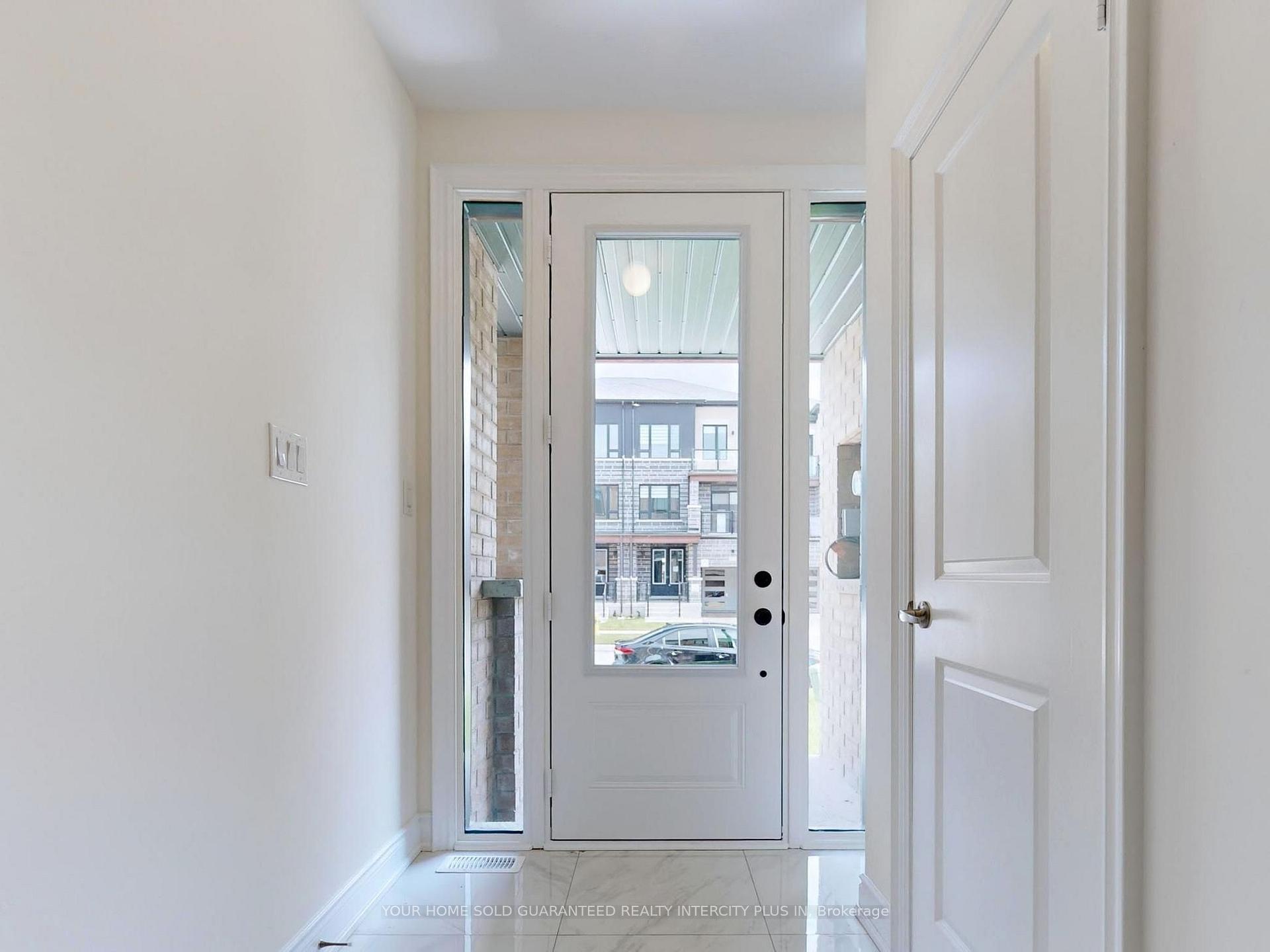 Photo 7 of 124 Tennant Circle, Vaughan, Vellore Village — HOMEH
