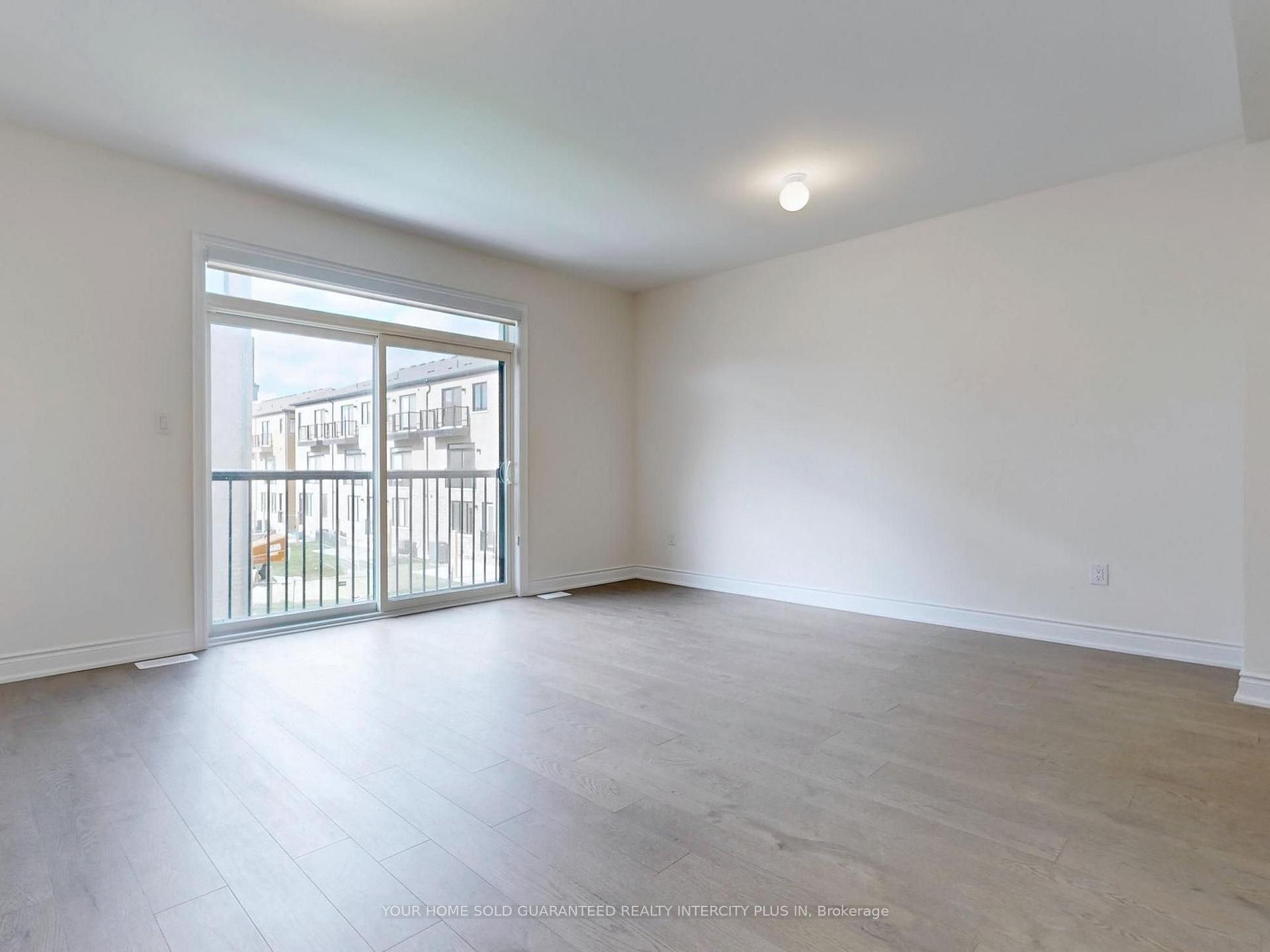 Photo 10 of 124 Tennant Circle, Vaughan, Vellore Village — HOMEH