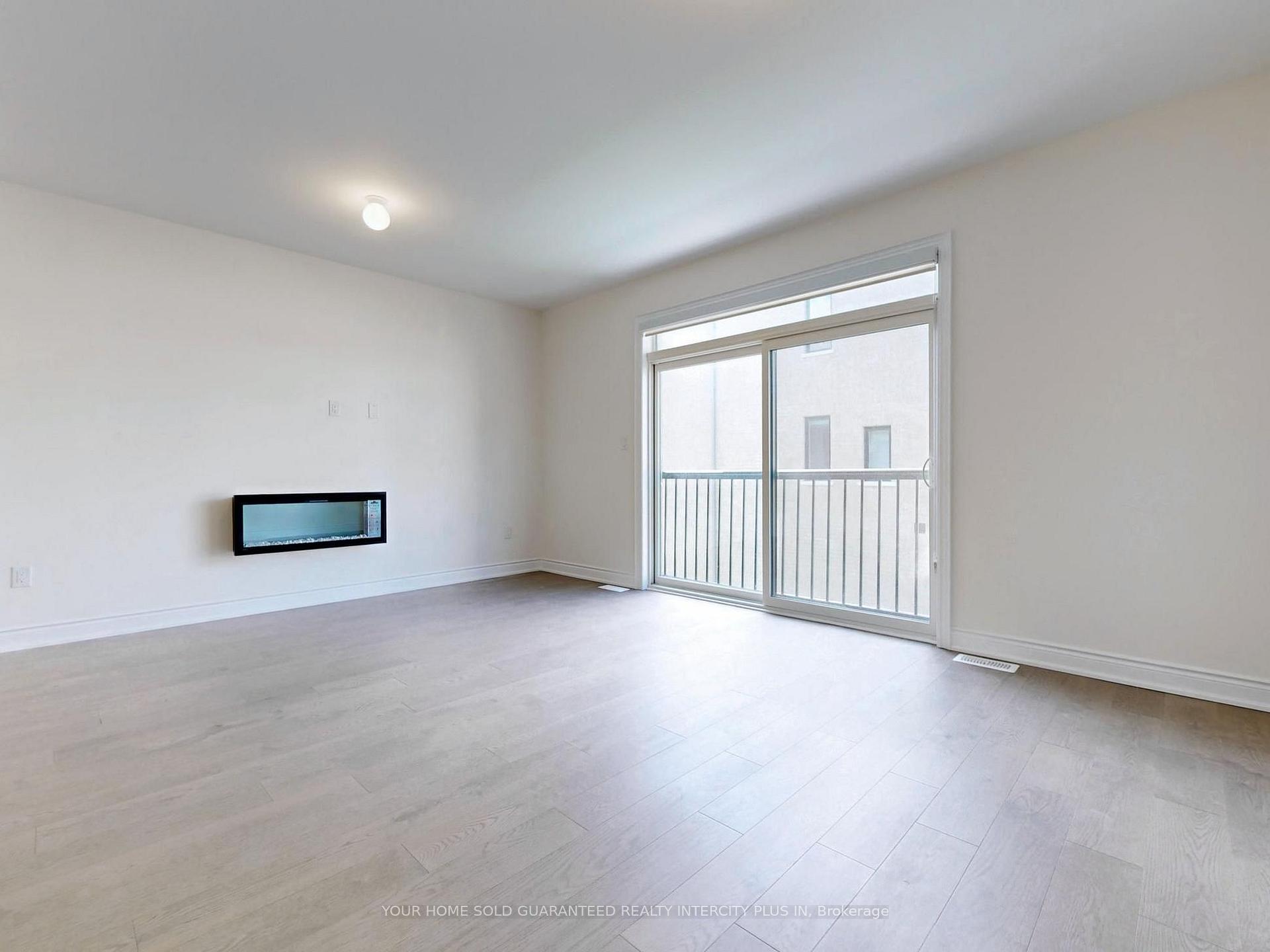 Photo 12 of 124 Tennant Circle, Vaughan, Vellore Village — HOMEH