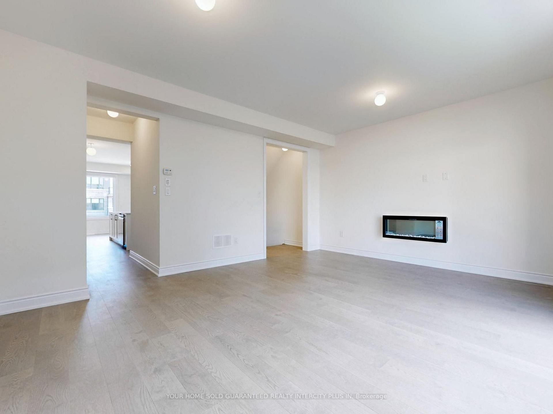Photo 13 of 124 Tennant Circle, Vaughan, Vellore Village — HOMEH