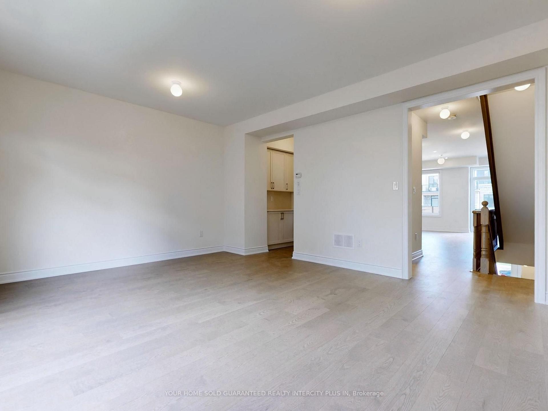 Photo 14 of 124 Tennant Circle, Vaughan, Vellore Village — HOMEH