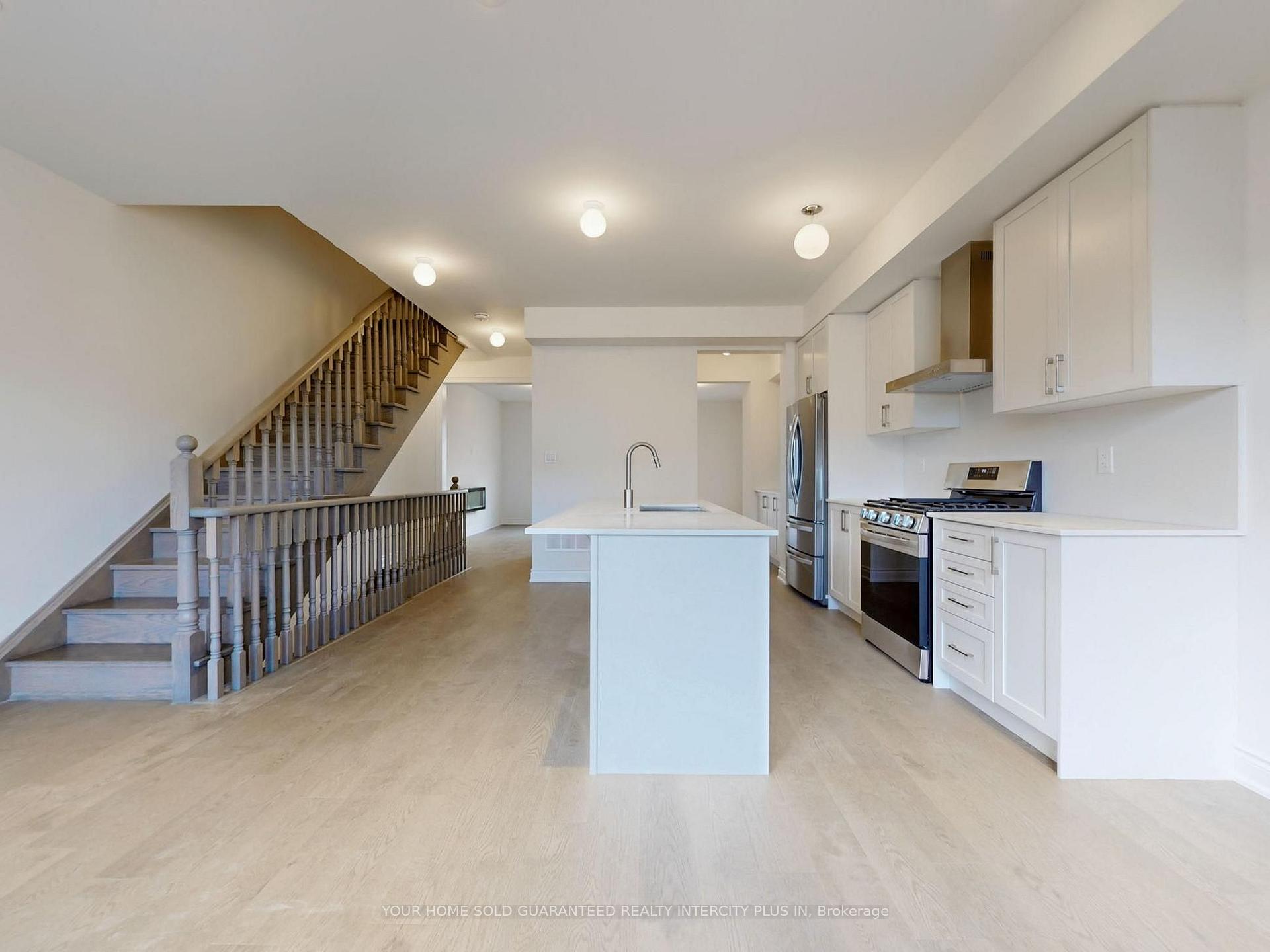 Photo 17 of 124 Tennant Circle, Vaughan, Vellore Village — HOMEH