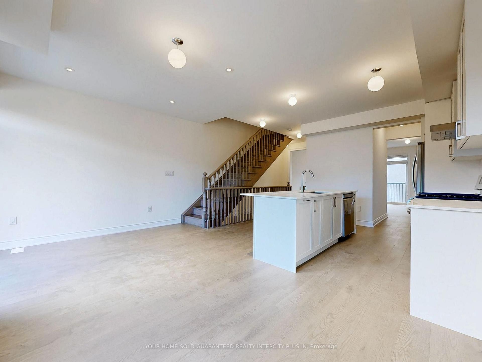 Photo 18 of 124 Tennant Circle, Vaughan, Vellore Village — HOMEH
