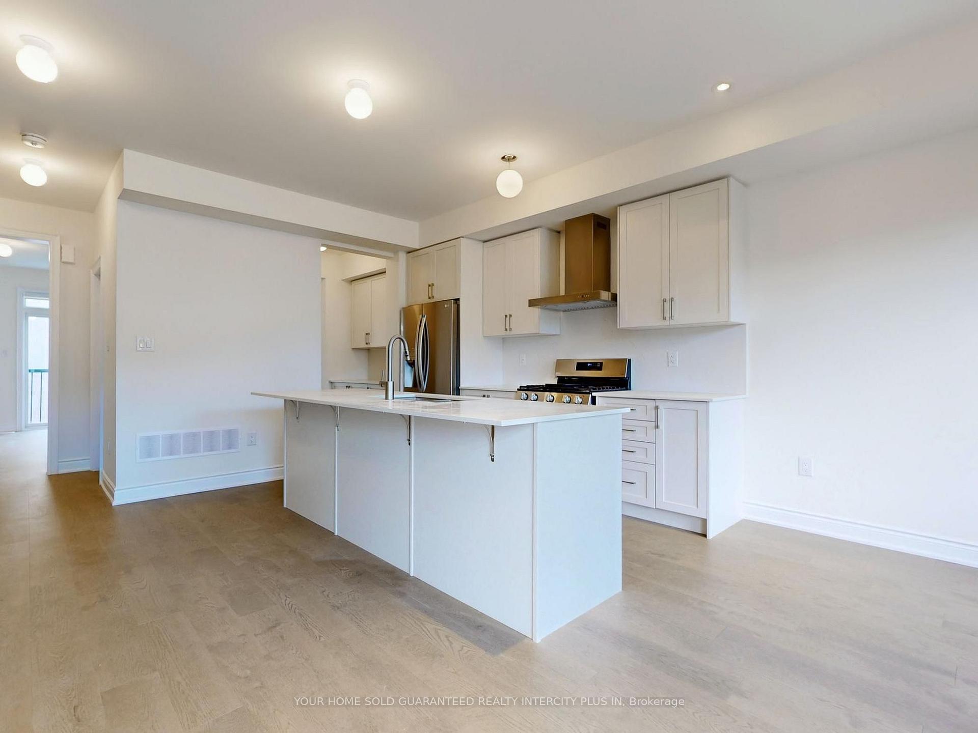 Photo 19 of 124 Tennant Circle, Vaughan, Vellore Village — HOMEH