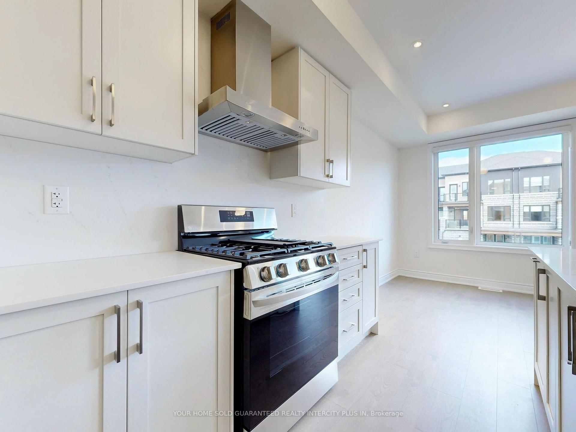 Photo 24 of 124 Tennant Circle, Vaughan, Vellore Village — HOMEH