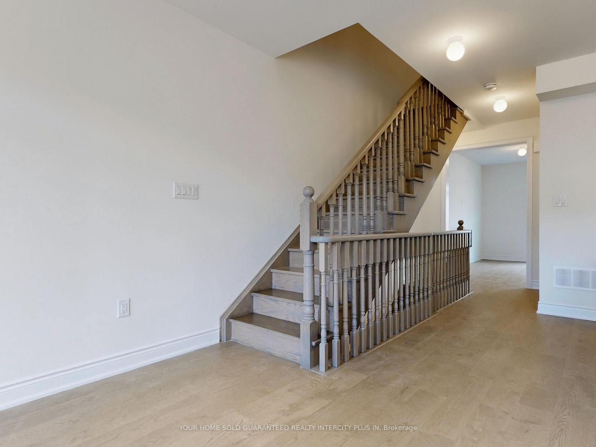 Photo 27 of 124 Tennant Circle, Vaughan, Vellore Village — HOMEH