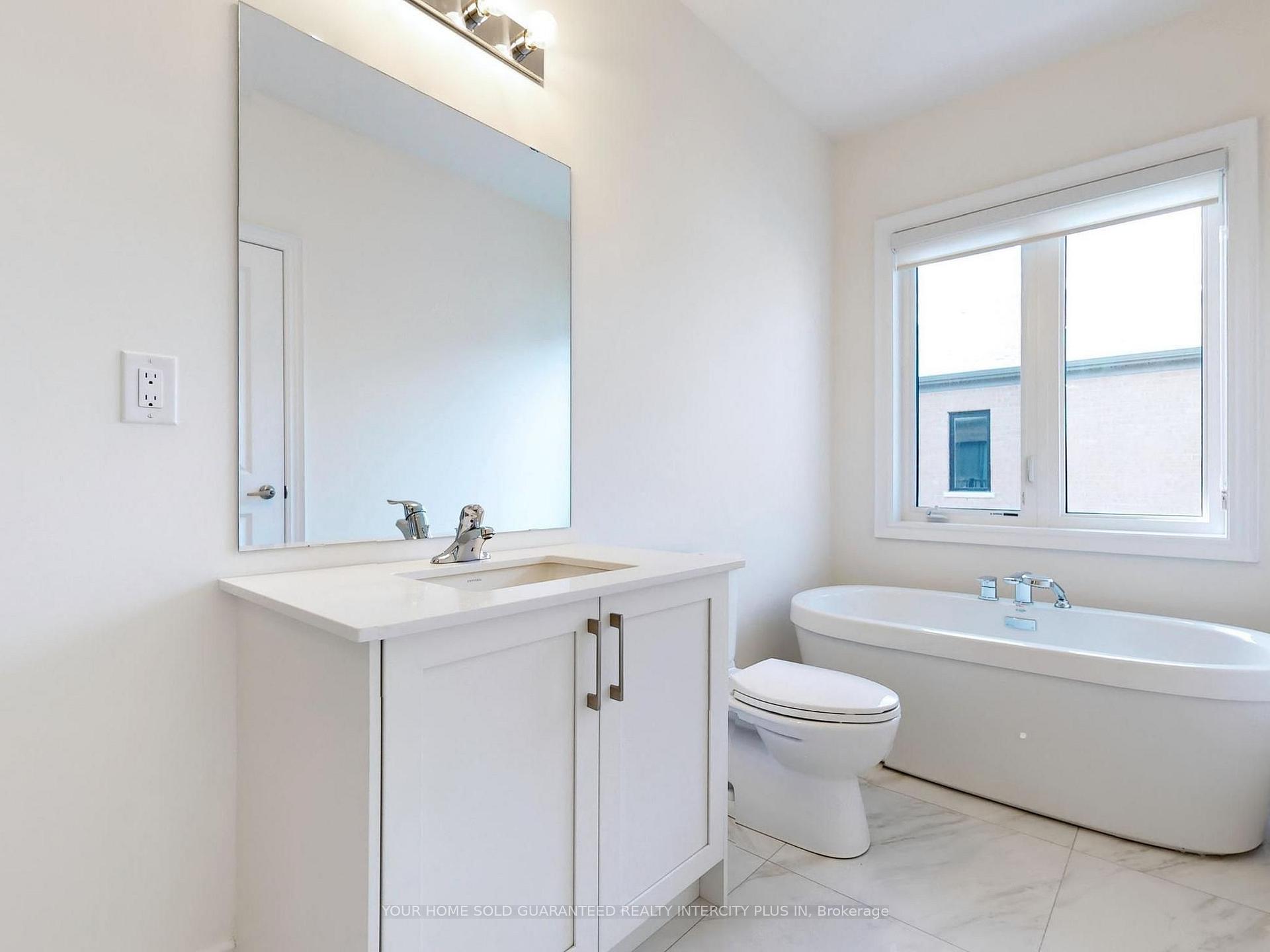 Photo 32 of 124 Tennant Circle, Vaughan, Vellore Village — HOMEH