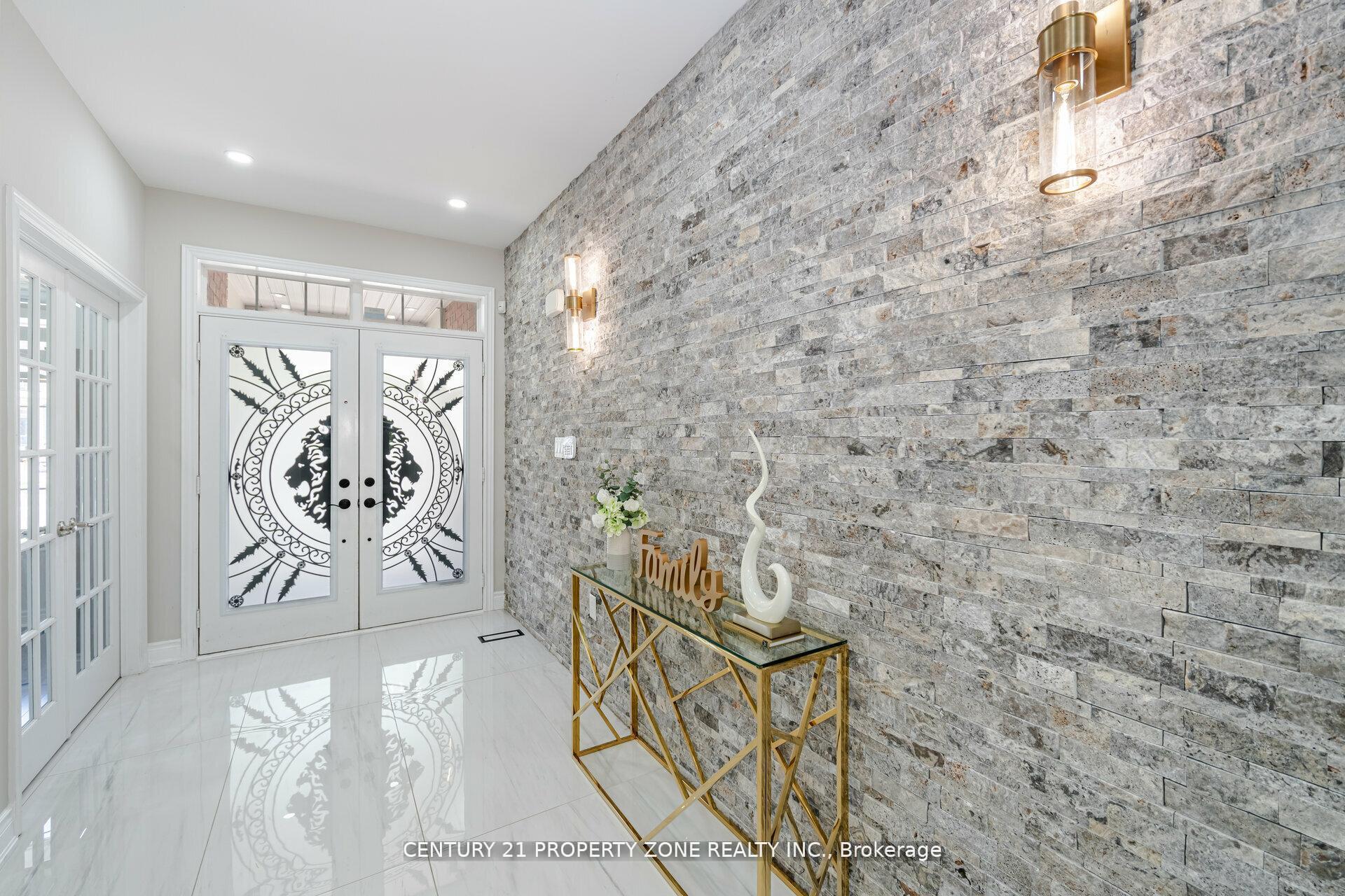 Photo 5 of 8 Teal Crest Circle, Brampton, Credit Valley — HOMEH