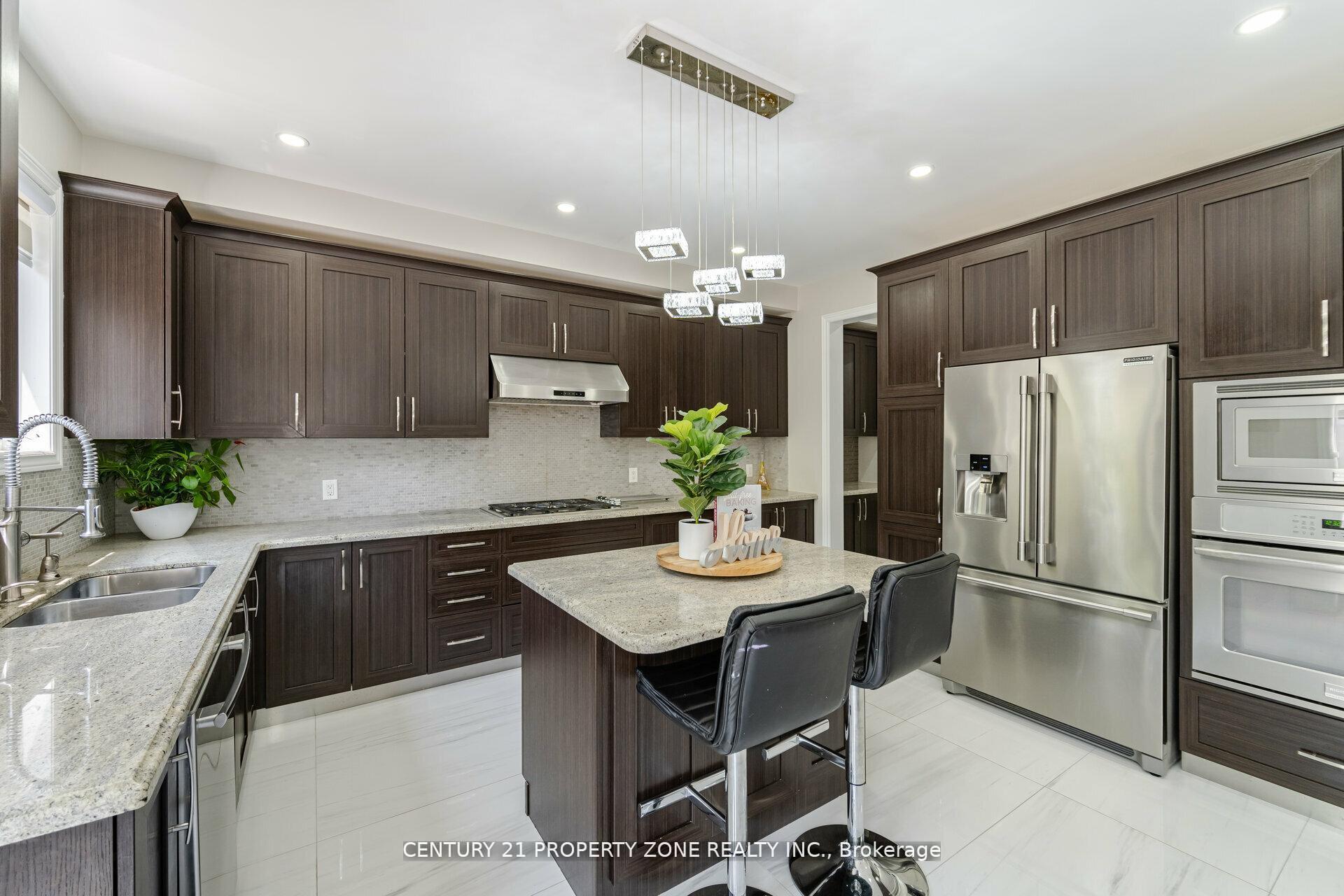 Photo 19 of 8 Teal Crest Circle, Brampton, Credit Valley — HOMEH