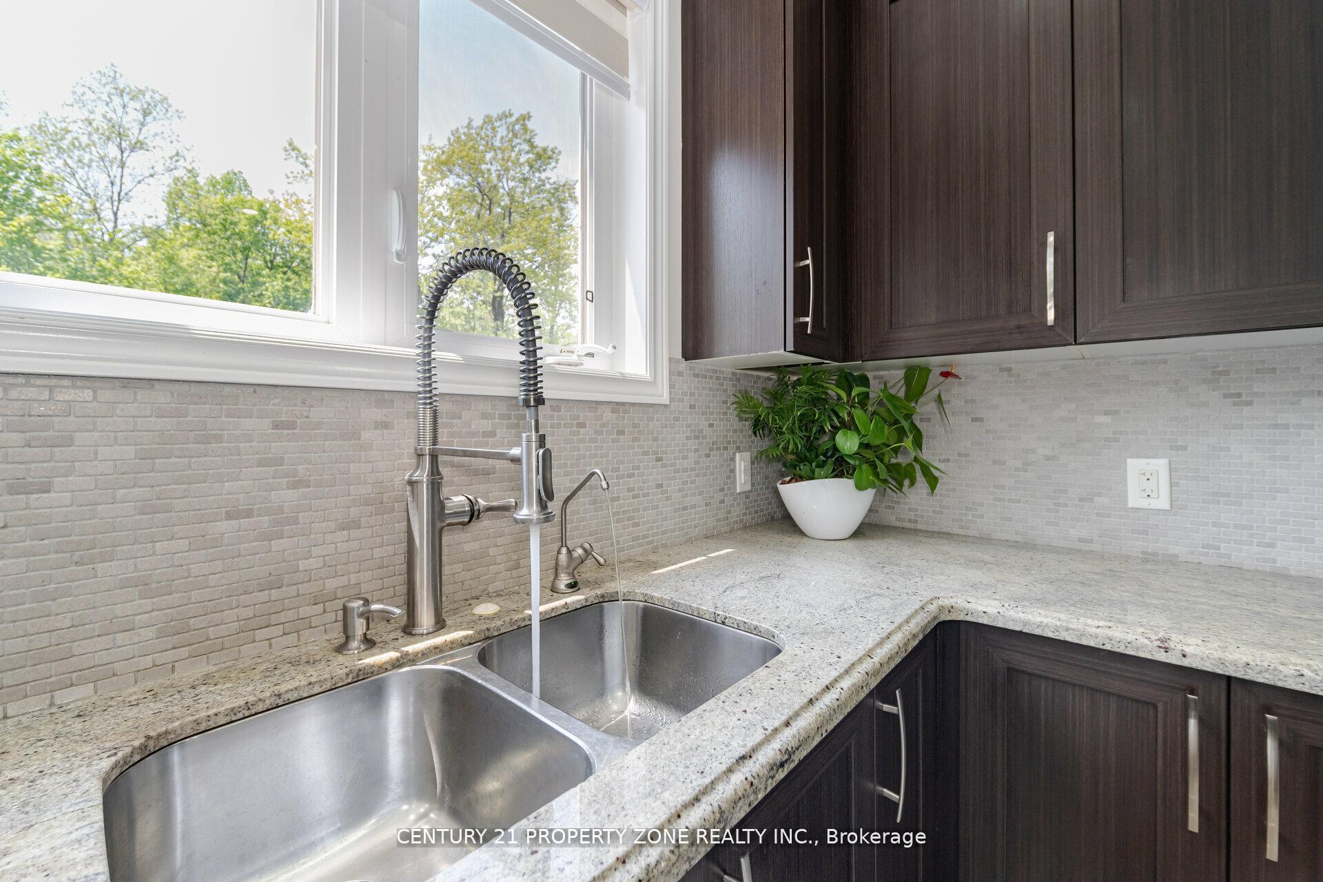 Photo 22 of 8 Teal Crest Circle, Brampton, Credit Valley — HOMEH