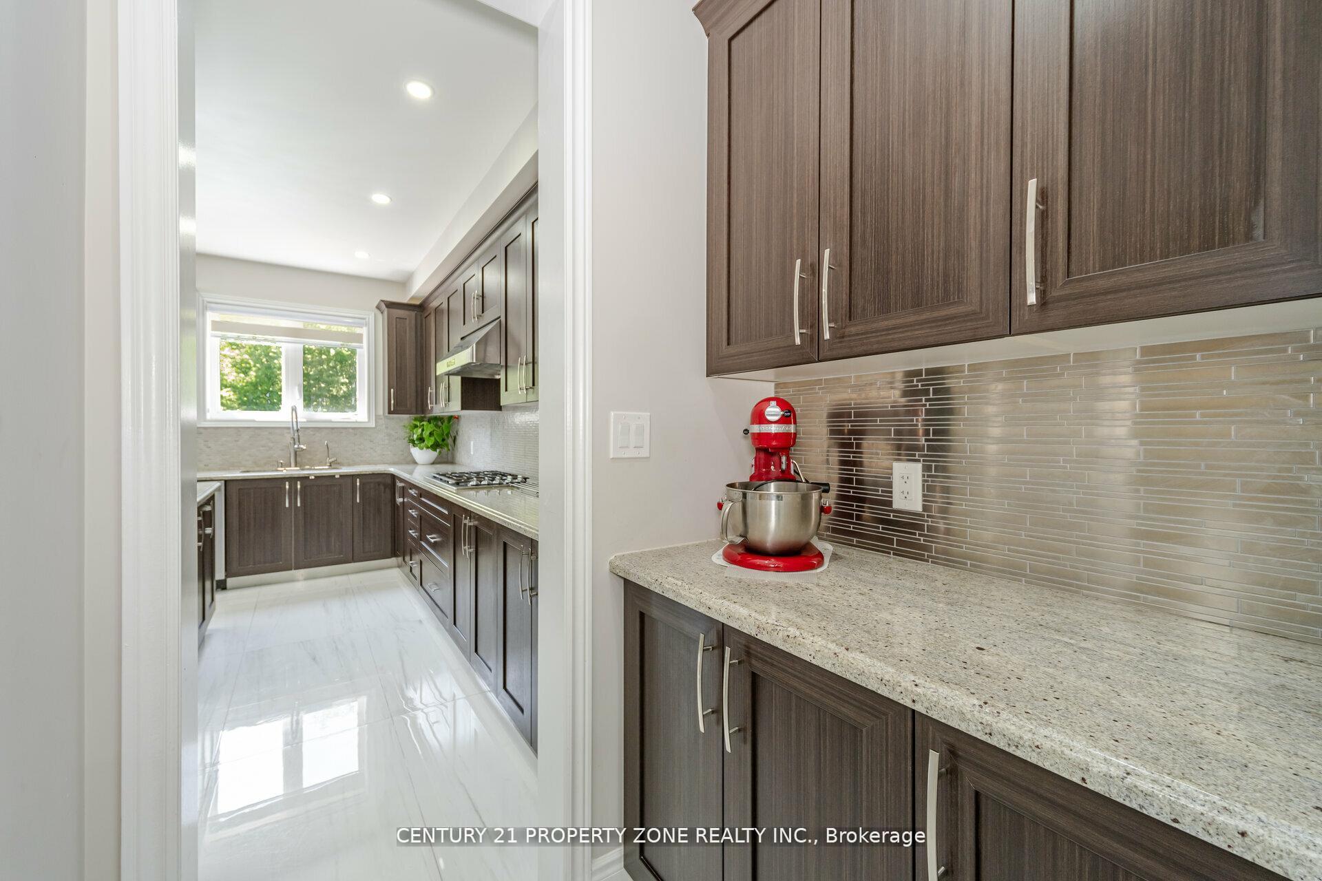 Photo 23 of 8 Teal Crest Circle, Brampton, Credit Valley — HOMEH