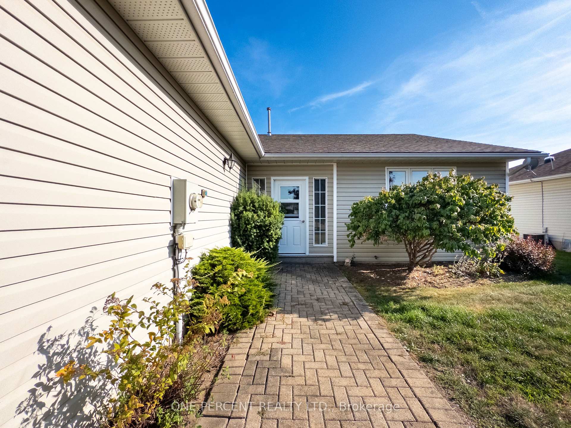 Photo 4 of 14 Elmdale Drive, Prince Edward County, Wellington Ward — HOMEH