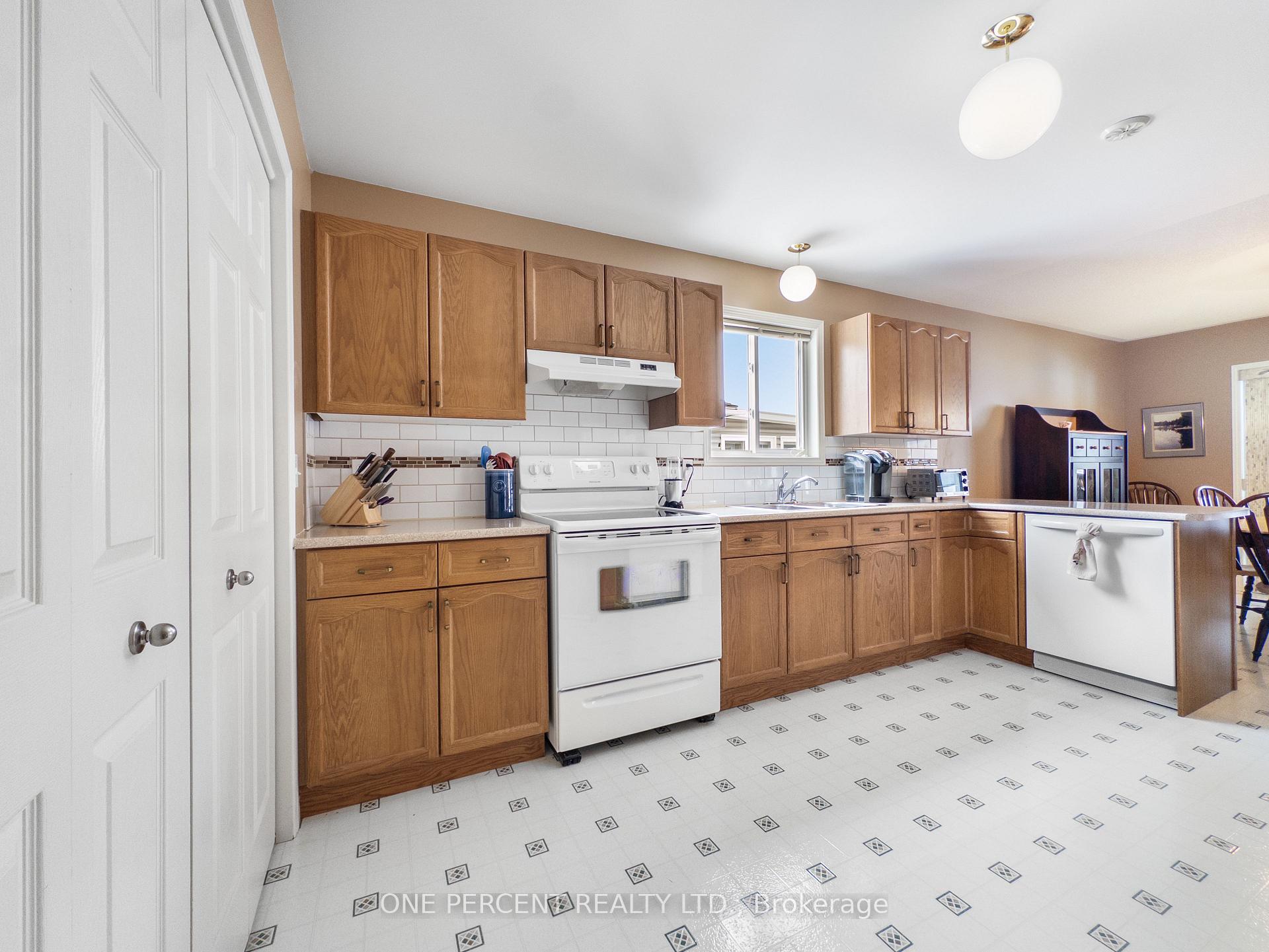 Photo 11 of 14 Elmdale Drive, Prince Edward County, Wellington Ward — HOMEH