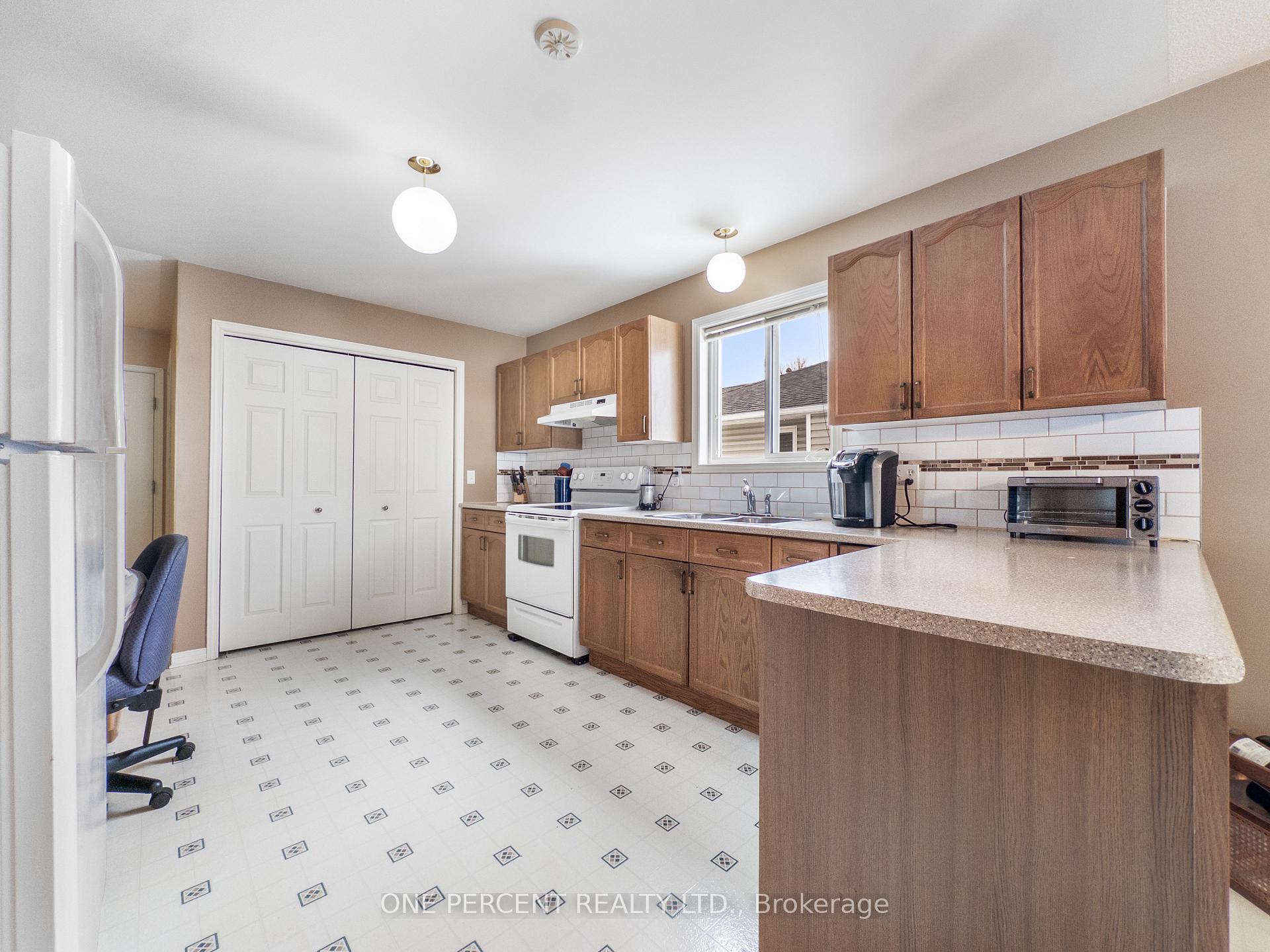 Photo 13 of 14 Elmdale Drive, Prince Edward County, Wellington Ward — HOMEH