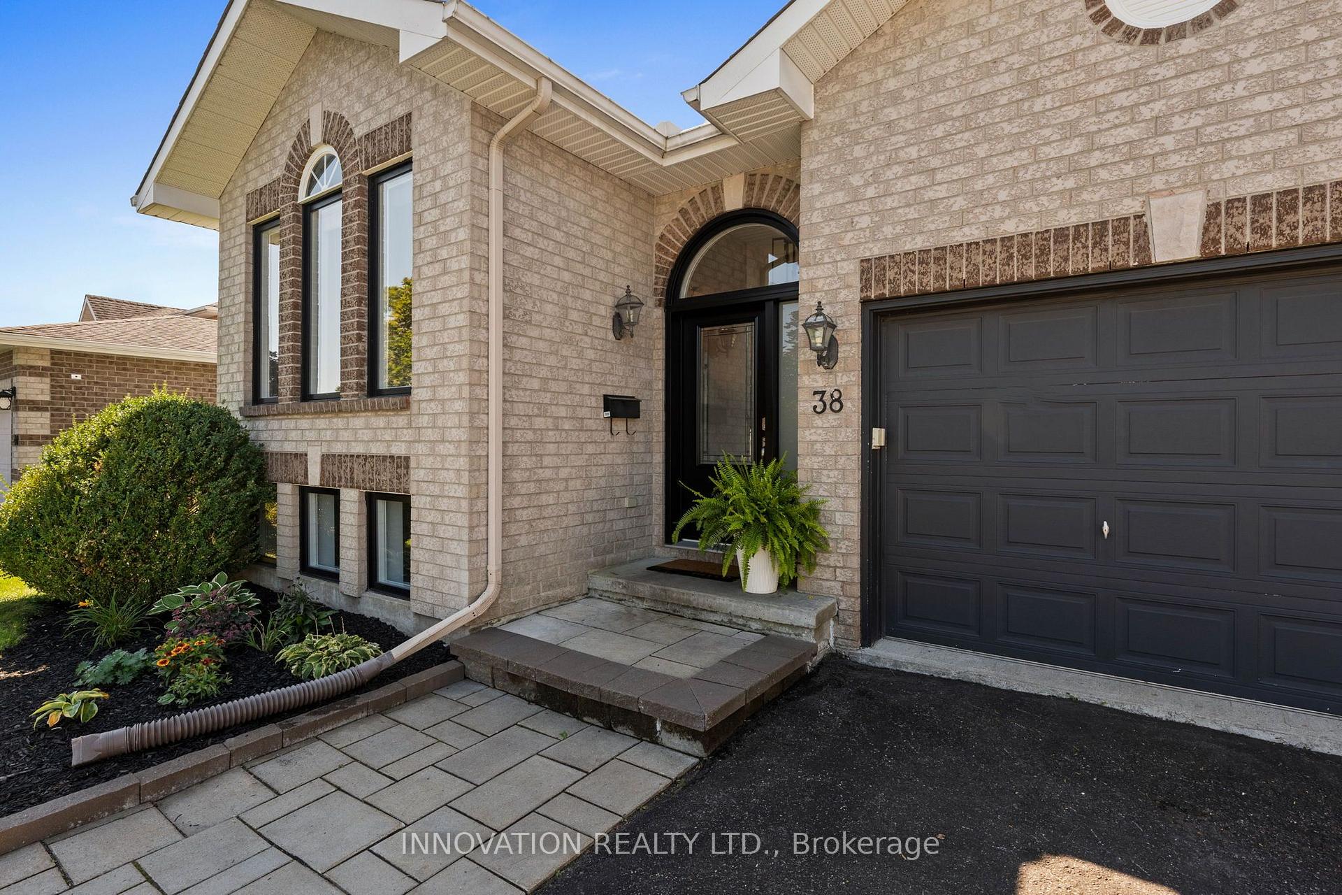 Photo 3 of 38 Steggall Crescent, Ottawa, Stittsville (Central) — HOMEH