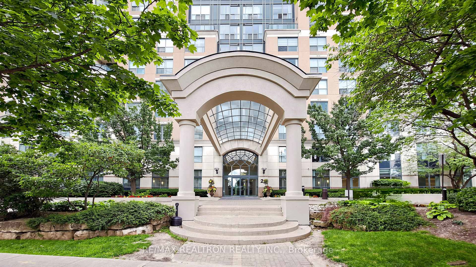 Photo 4 of Unit 502, 23 Lorraine Drive, North York, Willowdale West — HOMEH