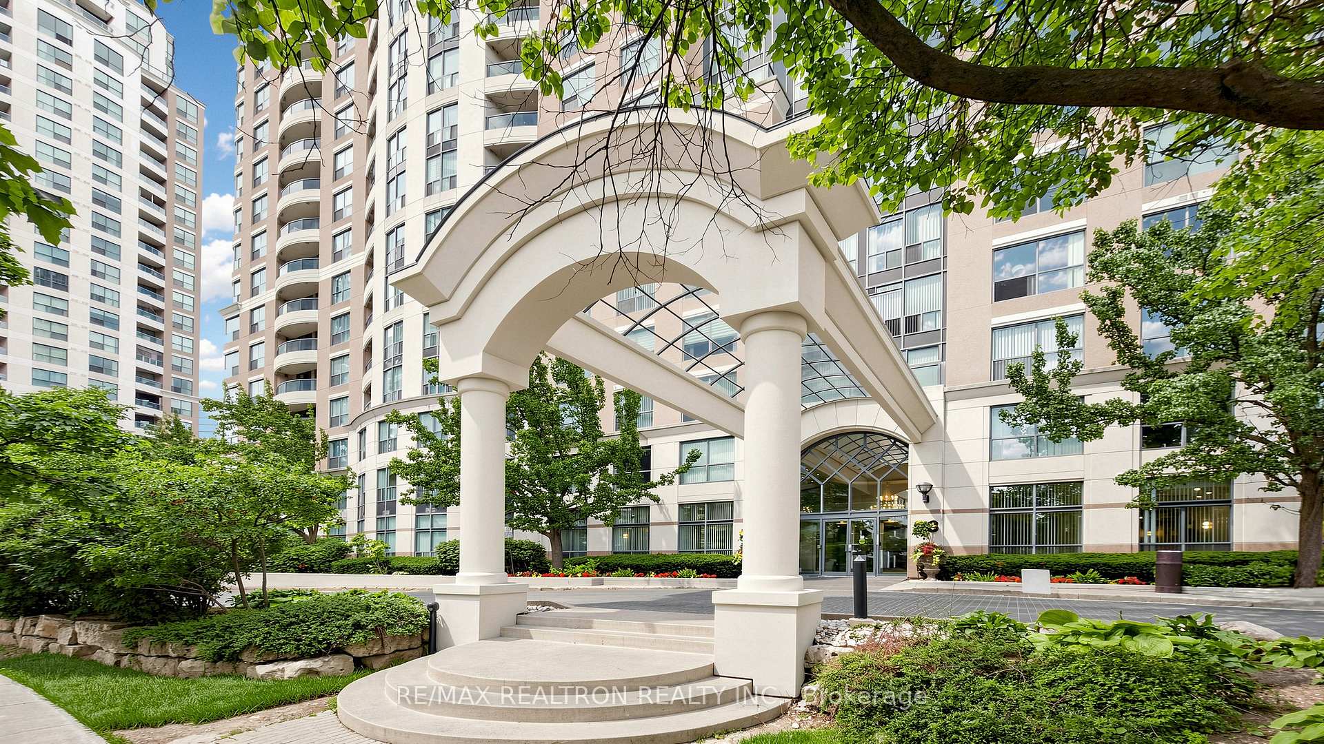 Photo 5 of Unit 502, 23 Lorraine Drive, North York, Willowdale West — HOMEH