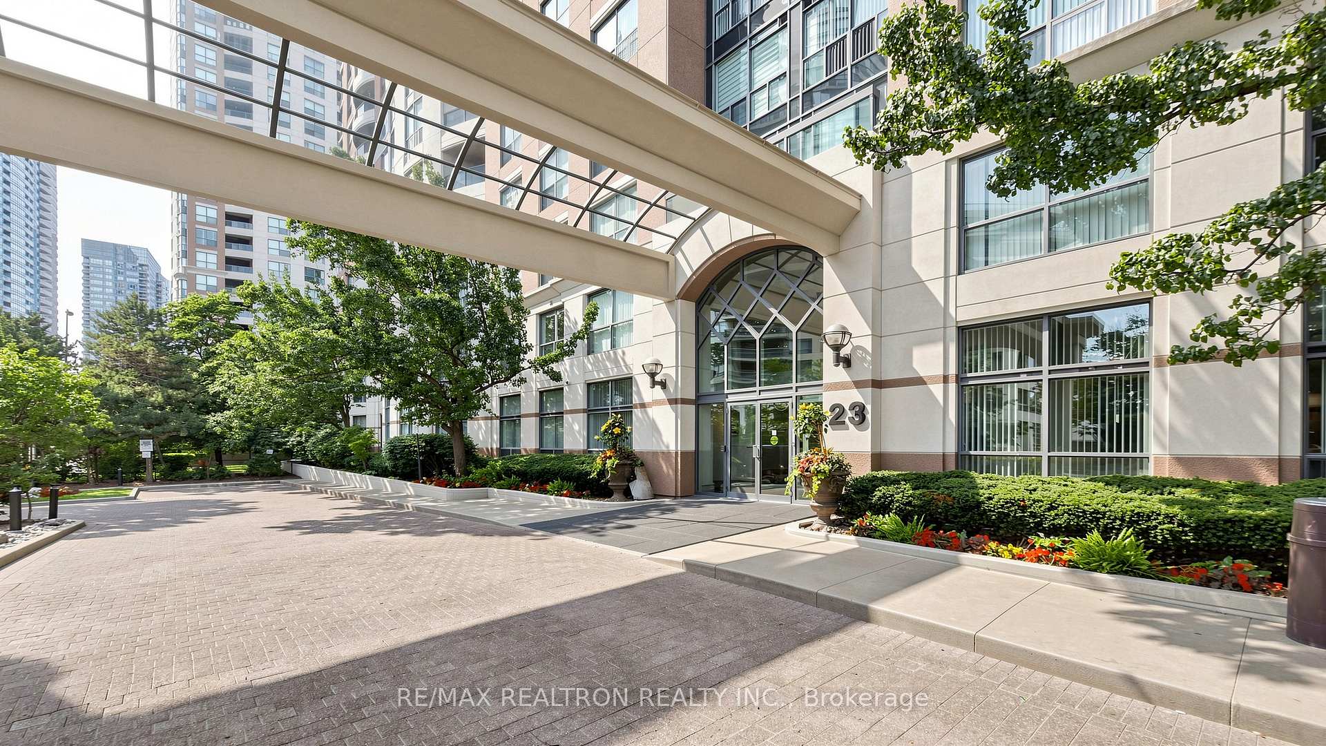Photo 6 of Unit 502, 23 Lorraine Drive, North York, Willowdale West — HOMEH