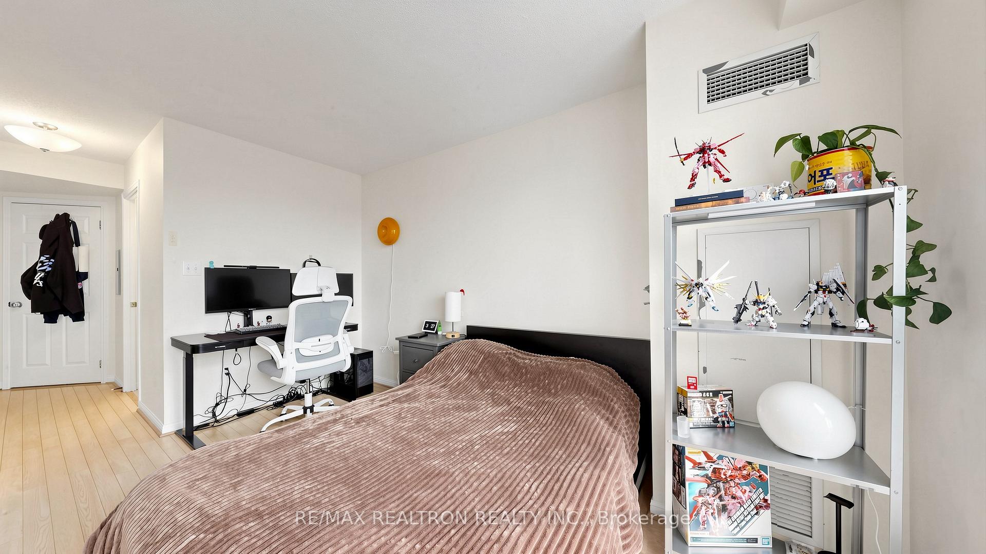 Photo 33 of Unit 502, 23 Lorraine Drive, North York, Willowdale West — HOMEH