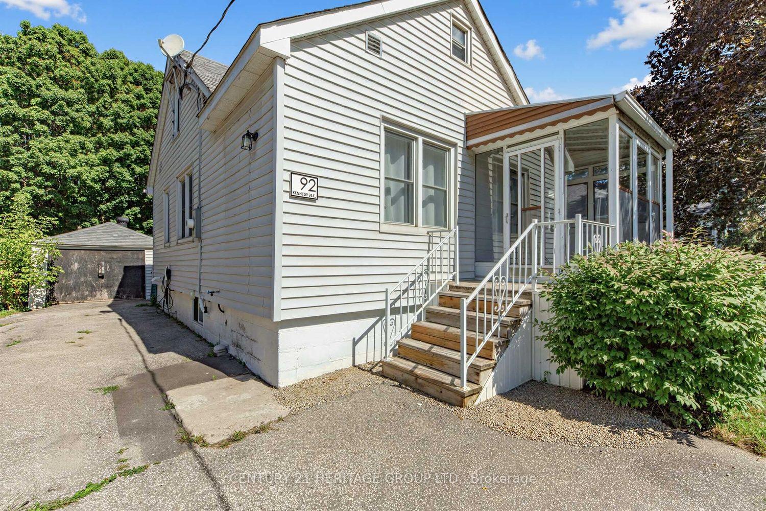 Photo 3 of 92 Kennedy Street E, Aurora, Aurora Village — HOMEH