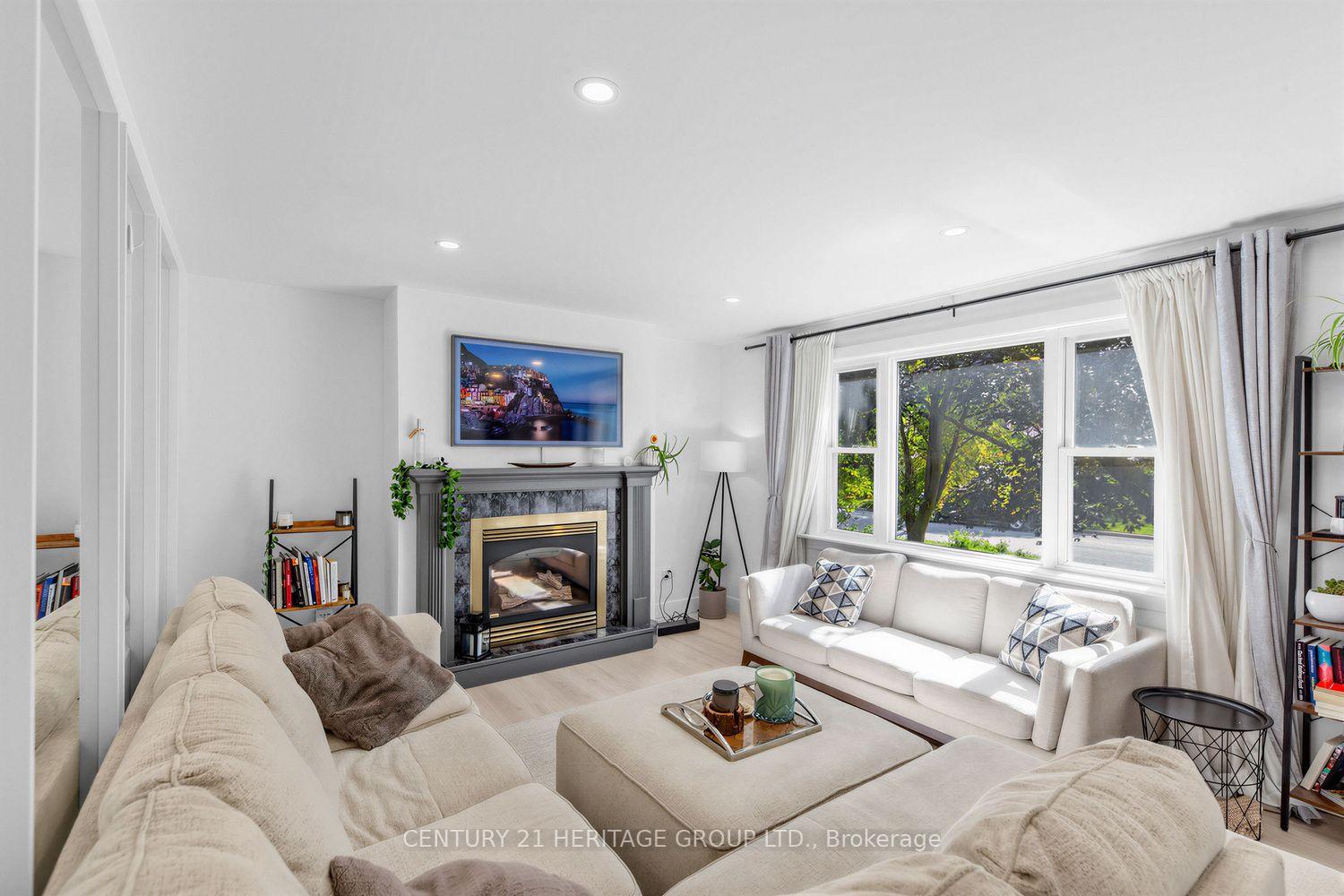Photo 7 of 92 Kennedy Street E, Aurora, Aurora Village — HOMEH
