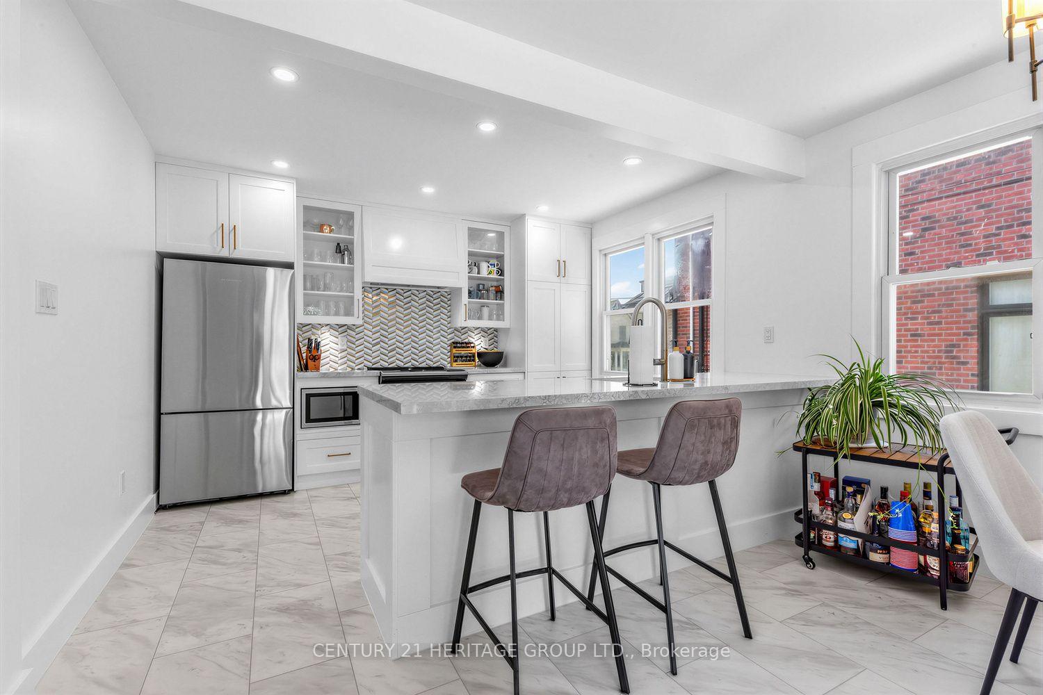 Photo 9 of 92 Kennedy Street E, Aurora, Aurora Village — HOMEH
