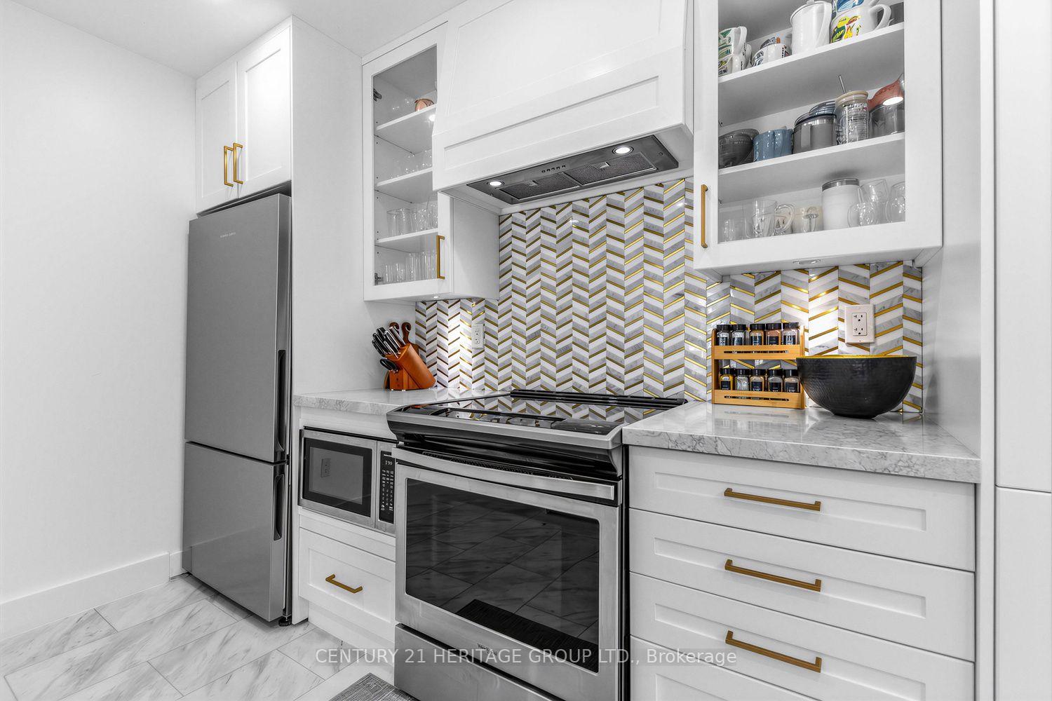 Photo 10 of 92 Kennedy Street E, Aurora, Aurora Village — HOMEH