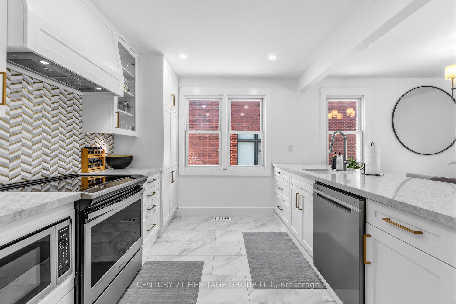 Photo 12 of 92 Kennedy Street E, Aurora, Aurora Village — HOMEH