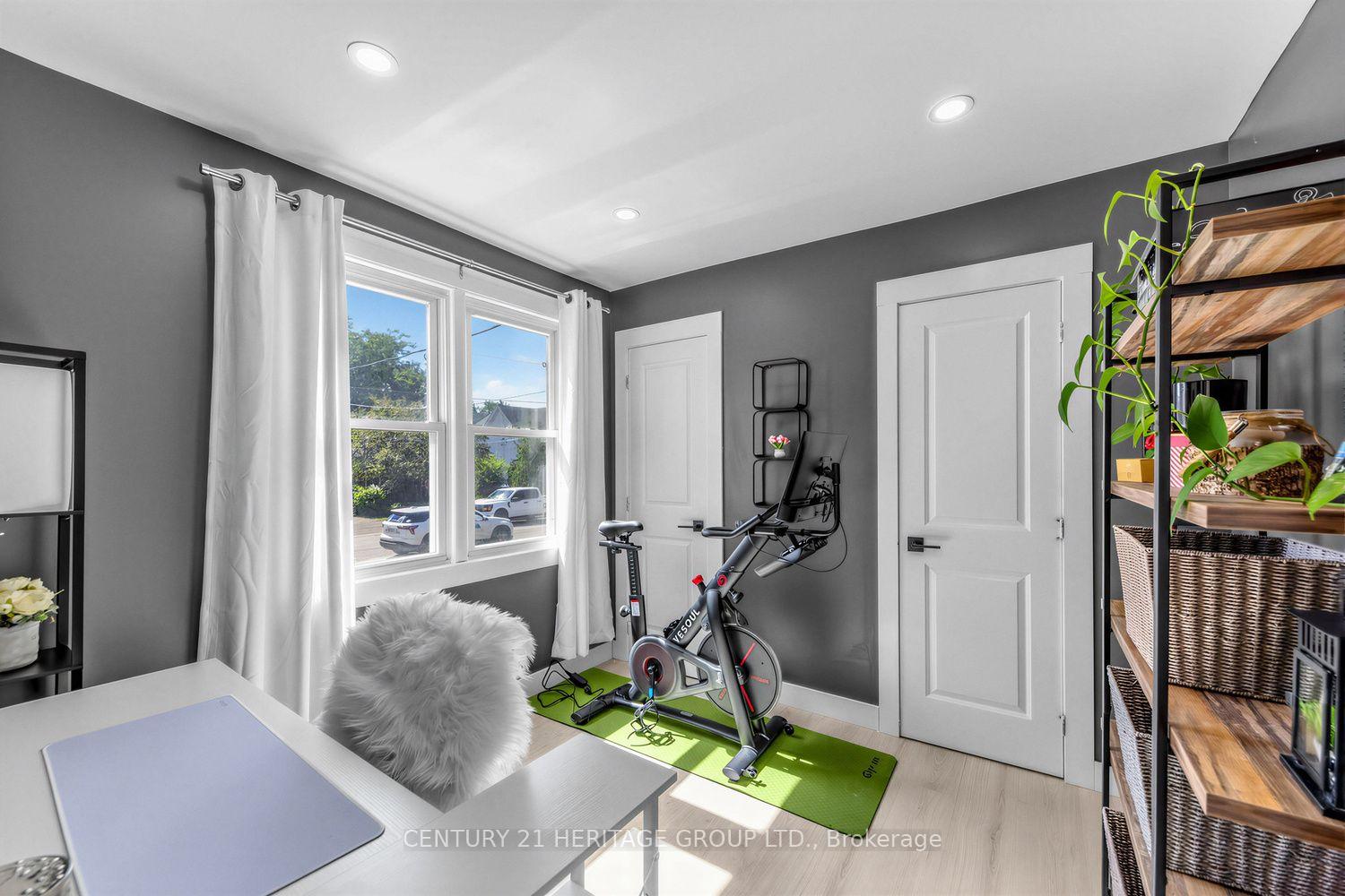 Photo 17 of 92 Kennedy Street E, Aurora, Aurora Village — HOMEH