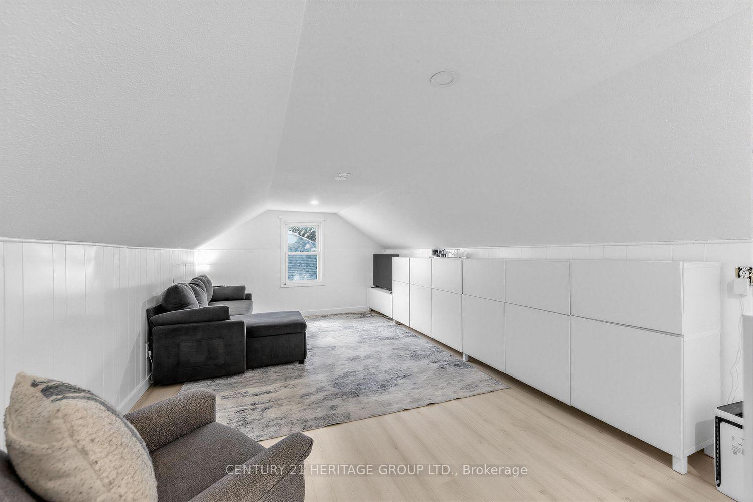 Photo 20 of 92 Kennedy Street E, Aurora, Aurora Village — HOMEH