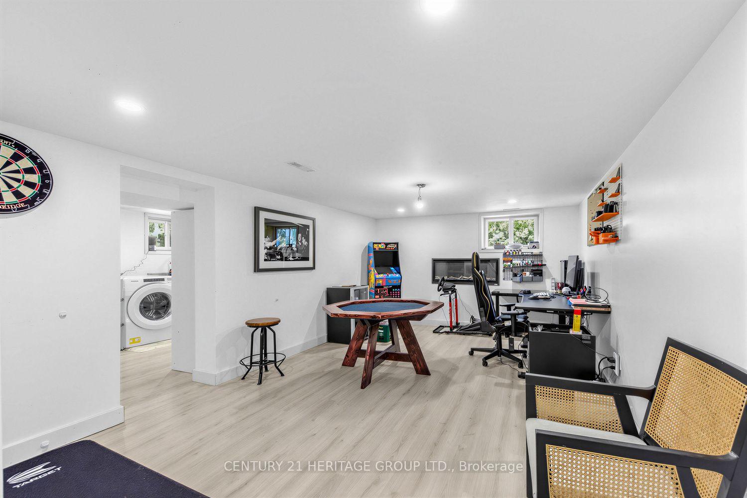 Photo 23 of 92 Kennedy Street E, Aurora, Aurora Village — HOMEH