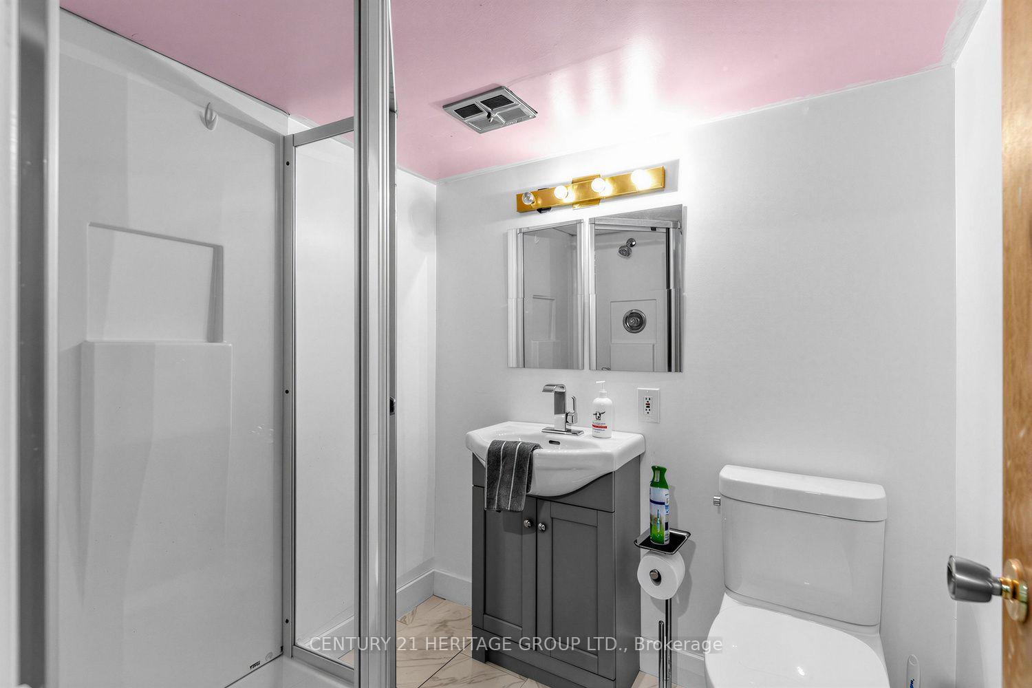 Photo 26 of 92 Kennedy Street E, Aurora, Aurora Village — HOMEH