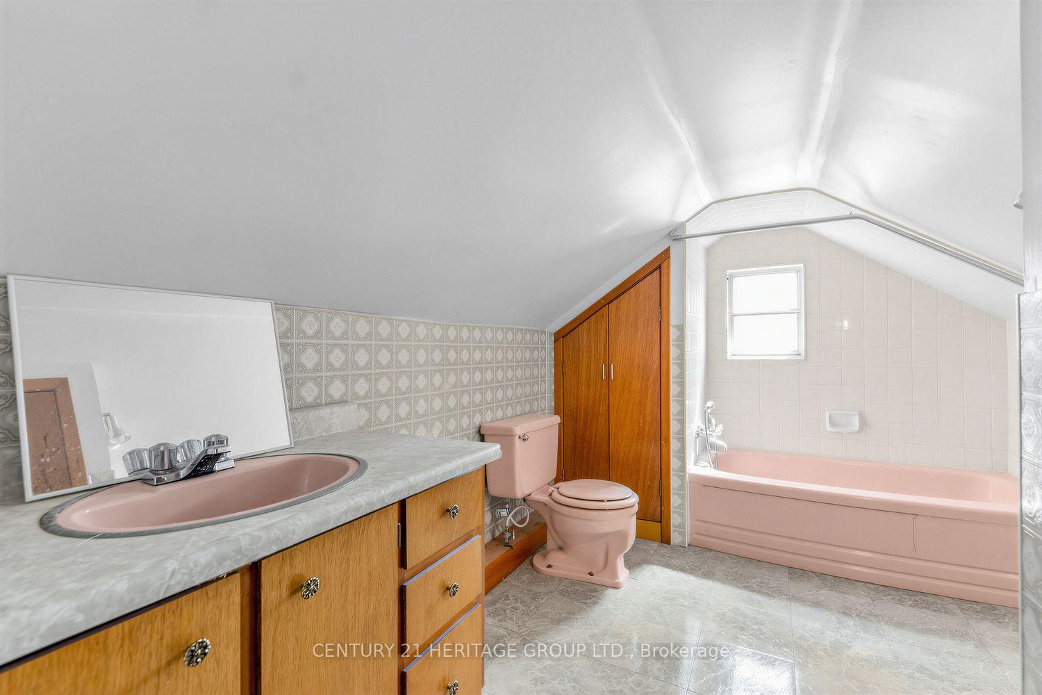 Photo 30 of 92 Kennedy Street E, Aurora, Aurora Village — HOMEH