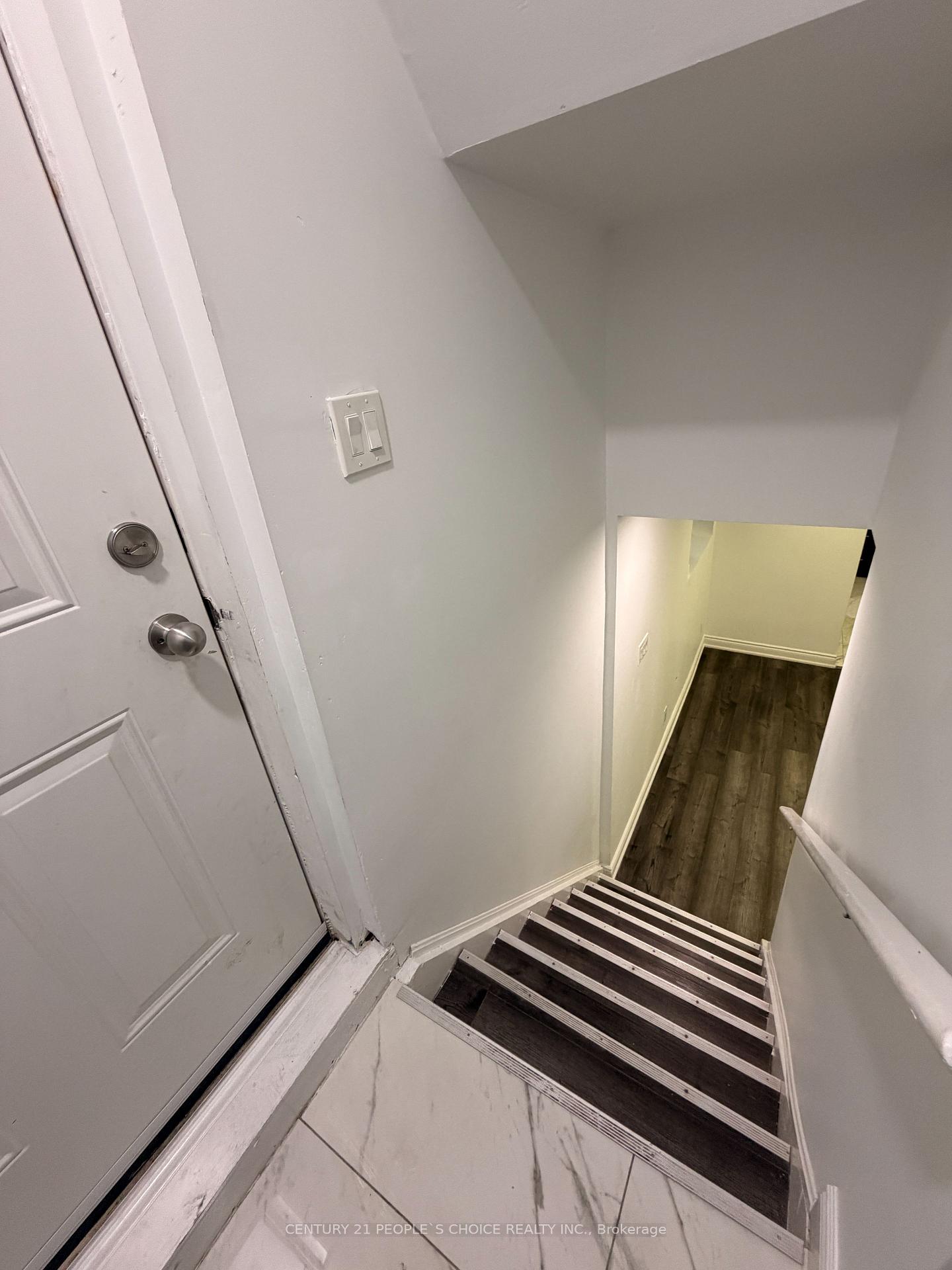 Photo 3 of Unit Unit 2, 36 Allangrove Drive, Brampton, Fletcher's Meadow — HOMEH