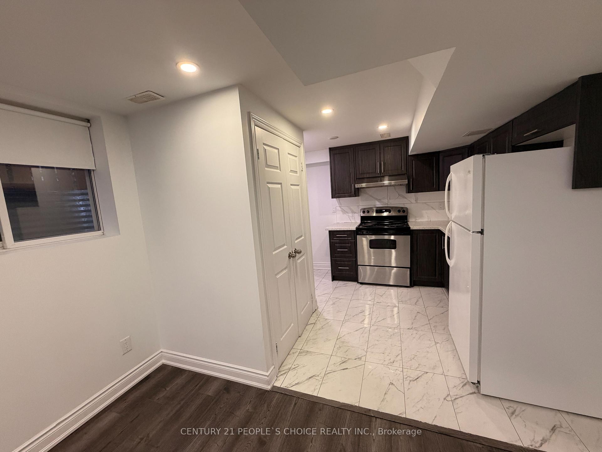 Photo 5 of Unit Unit 2, 36 Allangrove Drive, Brampton, Fletcher's Meadow — HOMEH