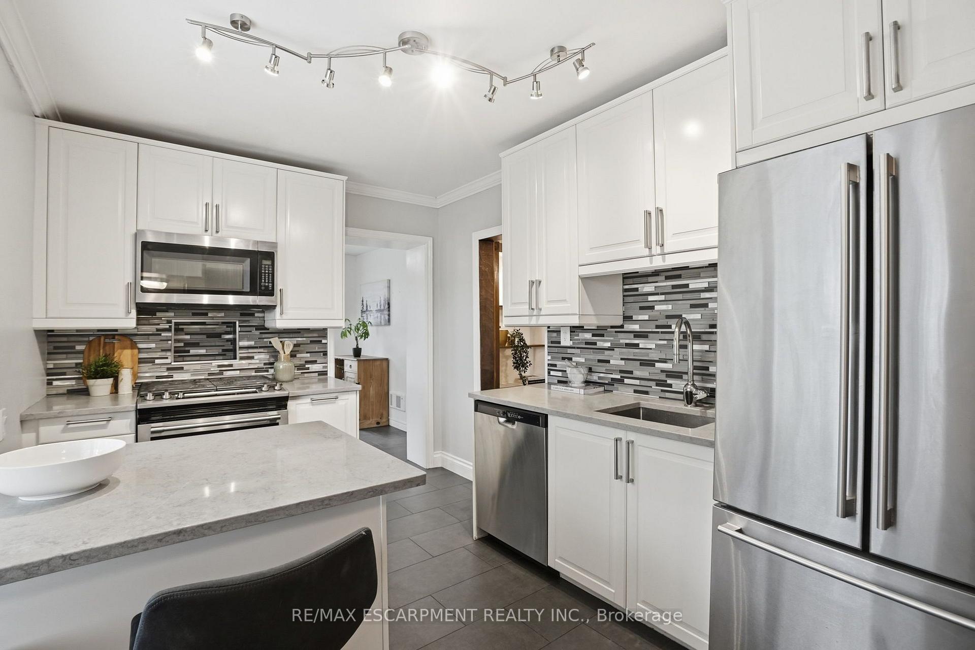 Photo 13 of 230 Beach Boulevard, Hamilton, Hamilton Beach — HOMEH
