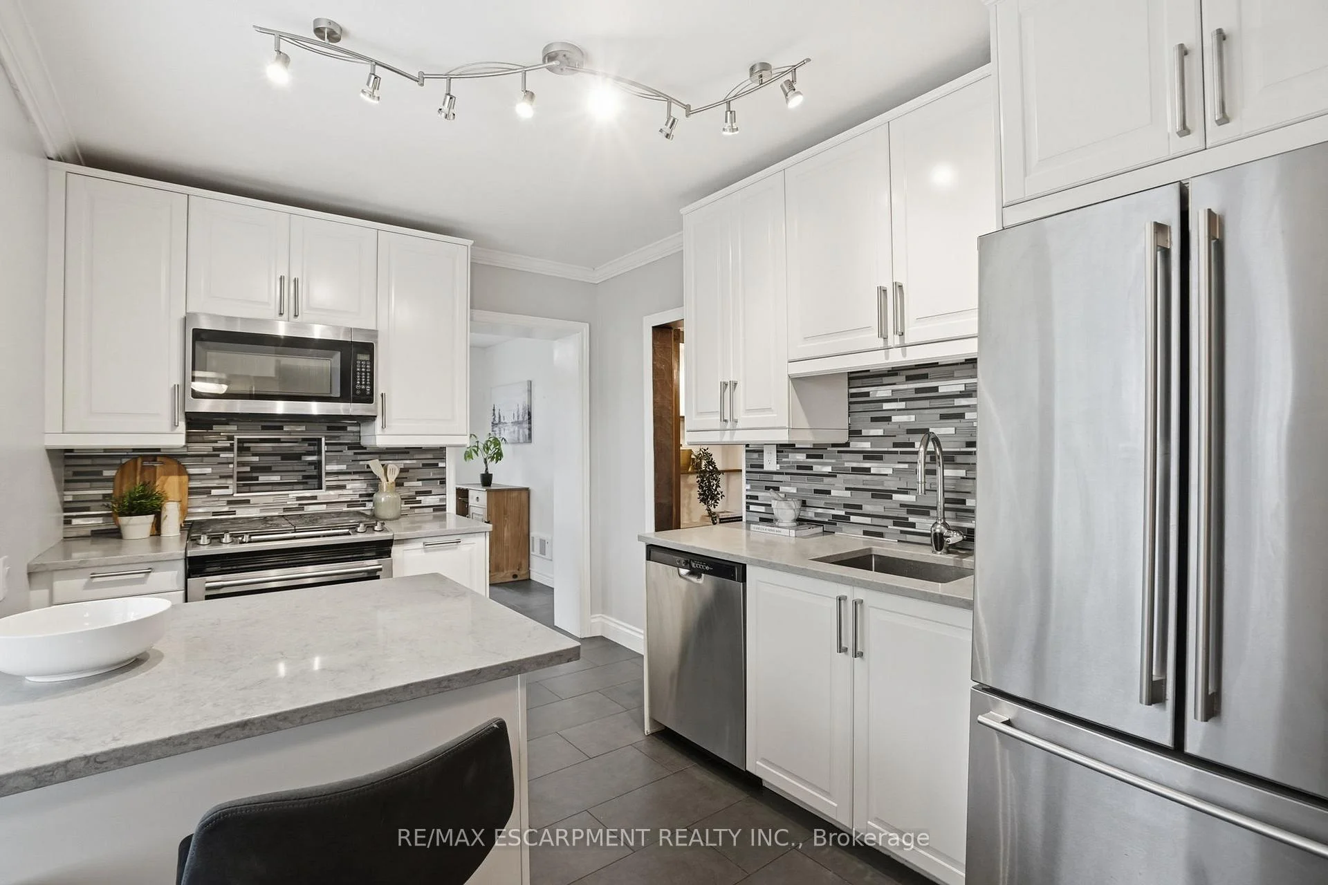 Photo 20 of 230 Beach Boulevard, Hamilton, Hamilton Beach — HOMEH
