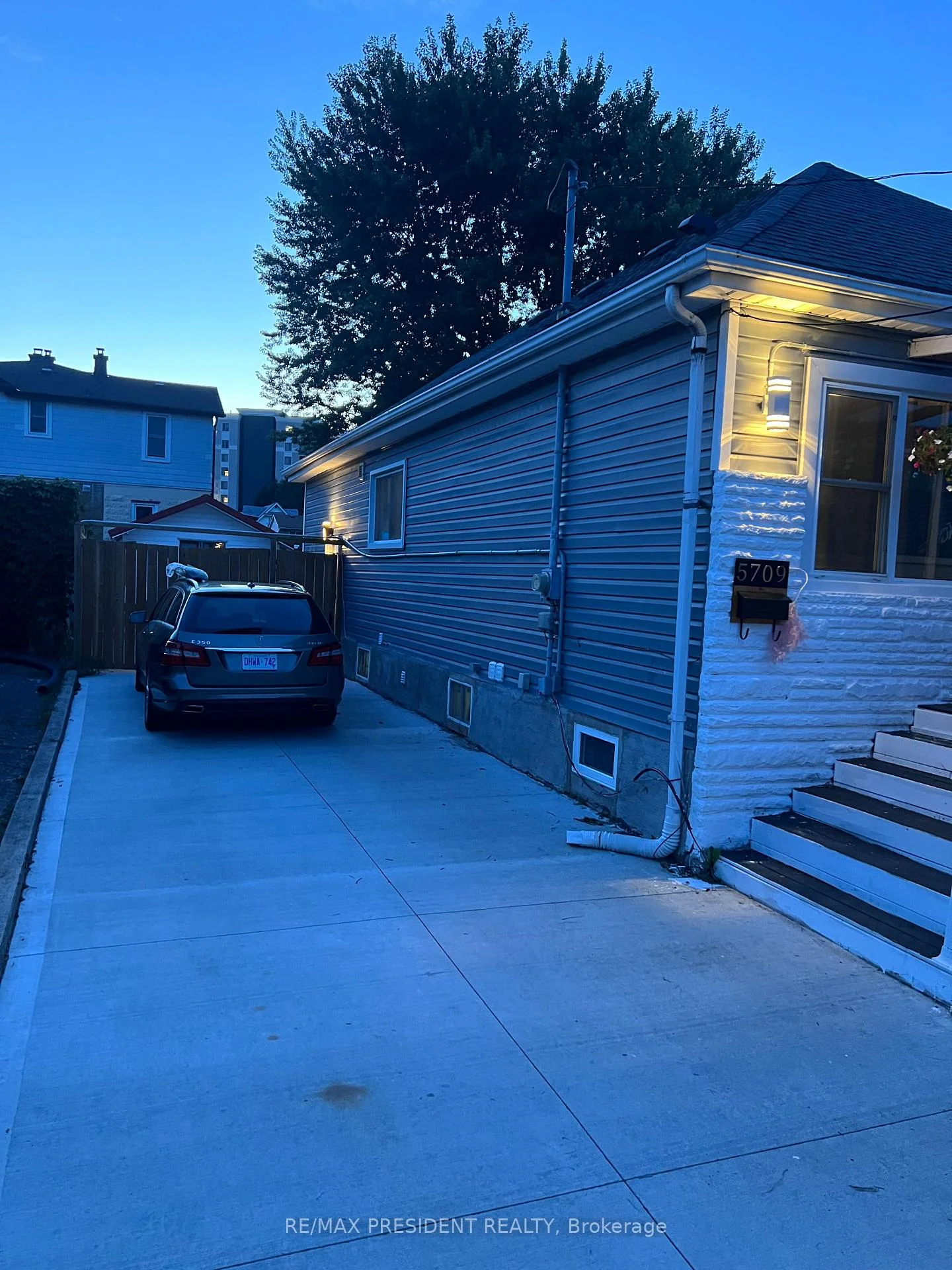 Photo 8 of 5709 Temperance Avenue N, Niagara Falls, Hospital — HOMEH