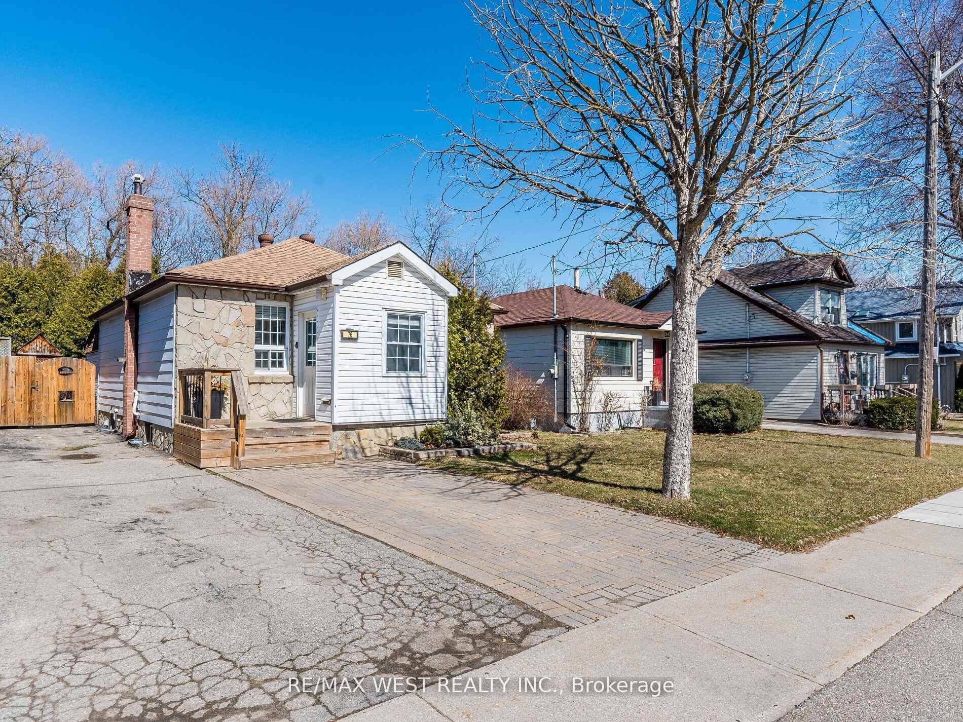 Photo 3 of 76 Laburnham Avenue, Etobicoke, Long Branch — HOMEH